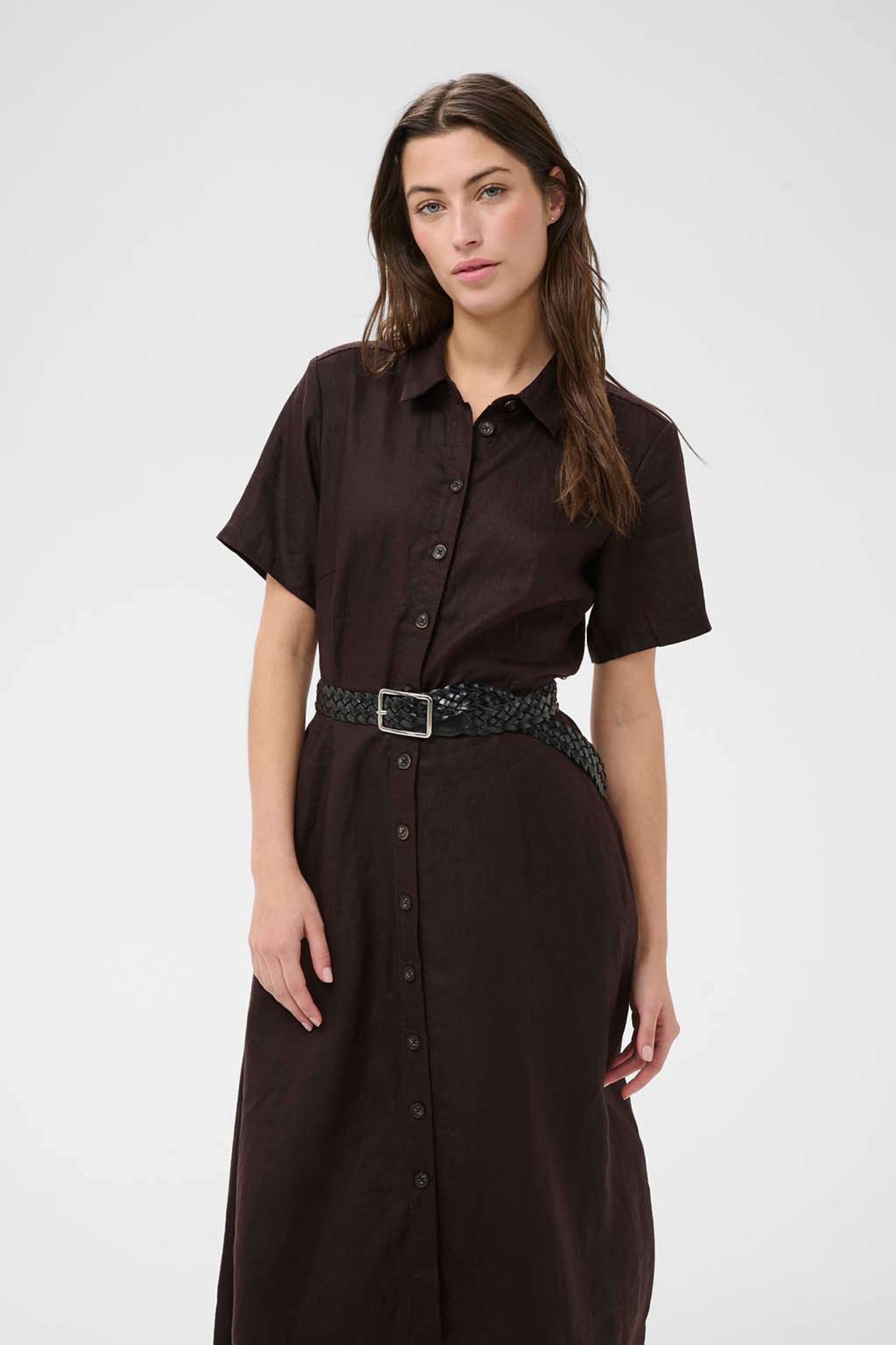 EflinPW Dress, från Part Two, i färgen Ganache. Klicka för att öppna bilden i stort format