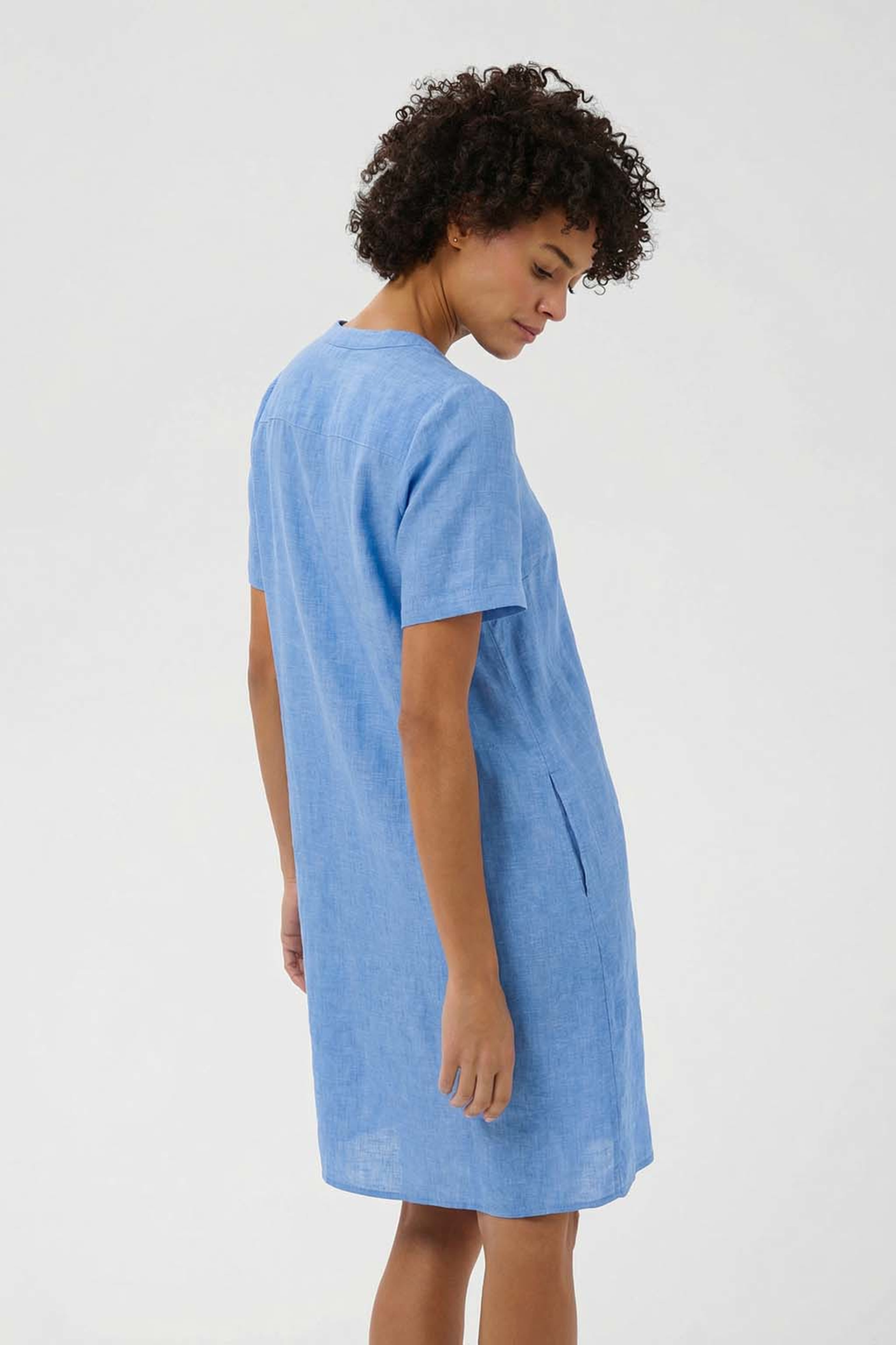 AminasePW Dress, från Part Two, i färgen Marina Chambrey. Klicka för att öppna bilden i stort format