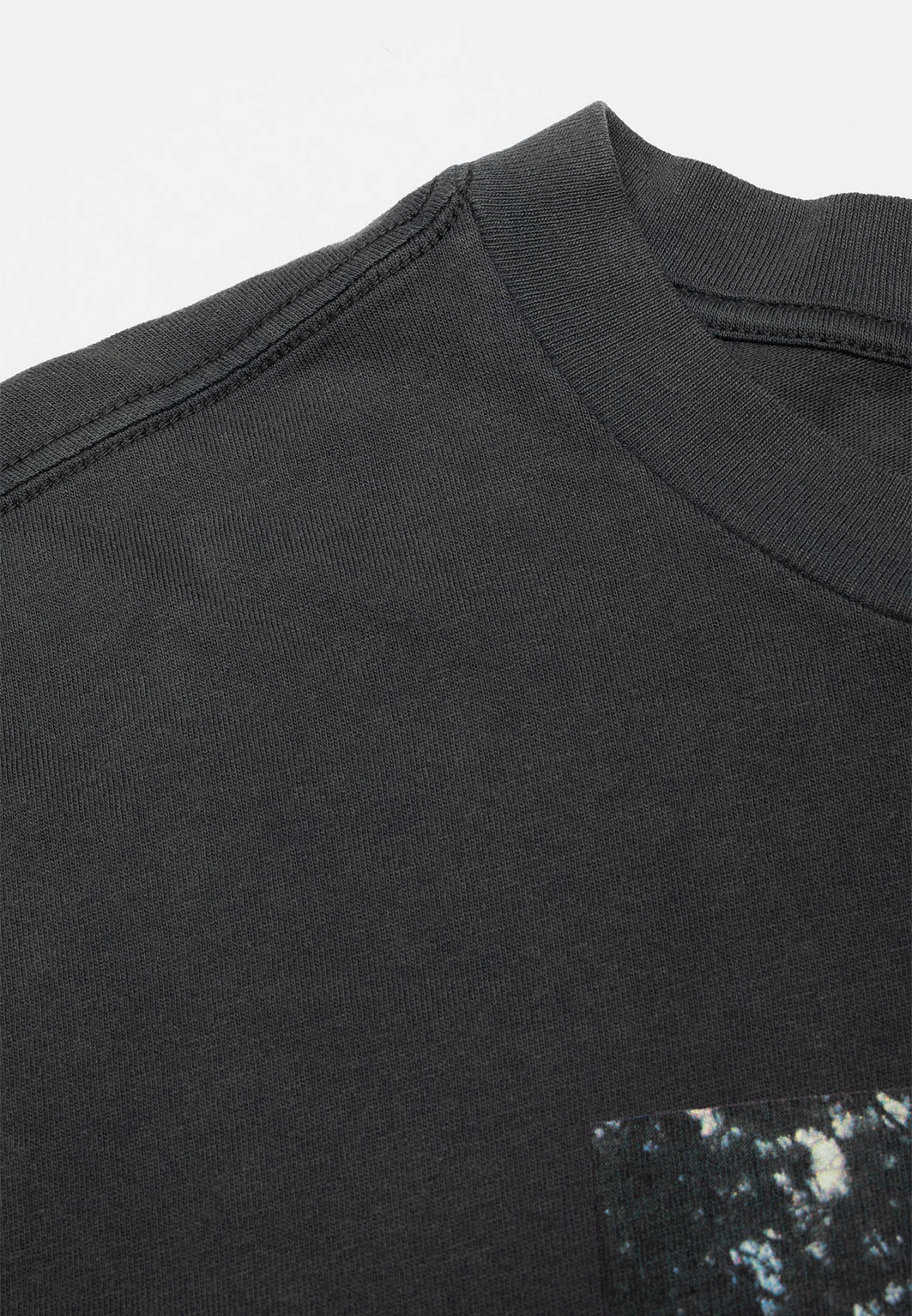 Koffe Sunburns T-Shirt, från Nudie Jeans, i färgen Antracite. Klicka för att öppna bilden i stort format