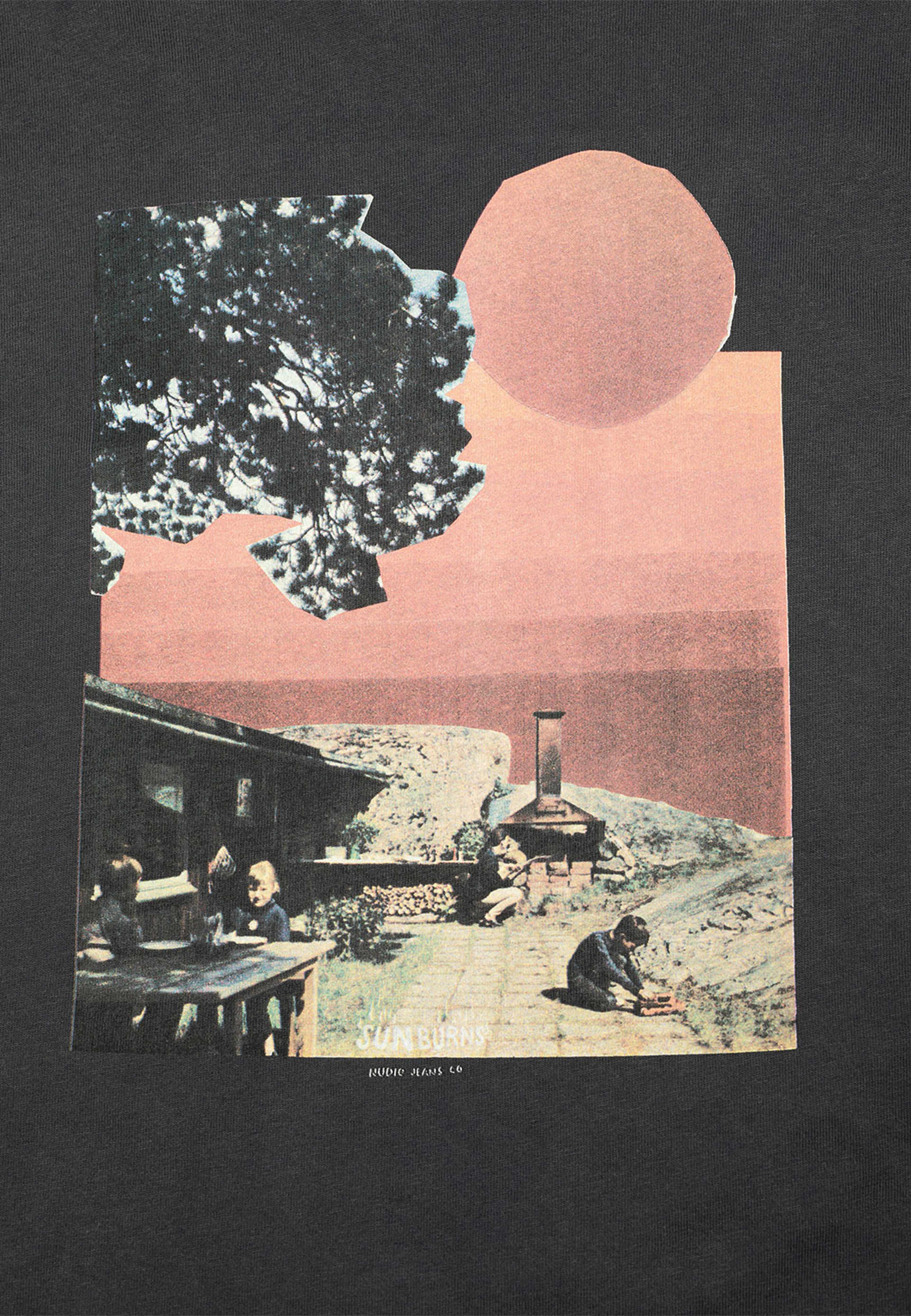 Koffe Sunburns T-Shirt, från Nudie Jeans, i färgen Antracite. Klicka för att öppna bilden i stort format