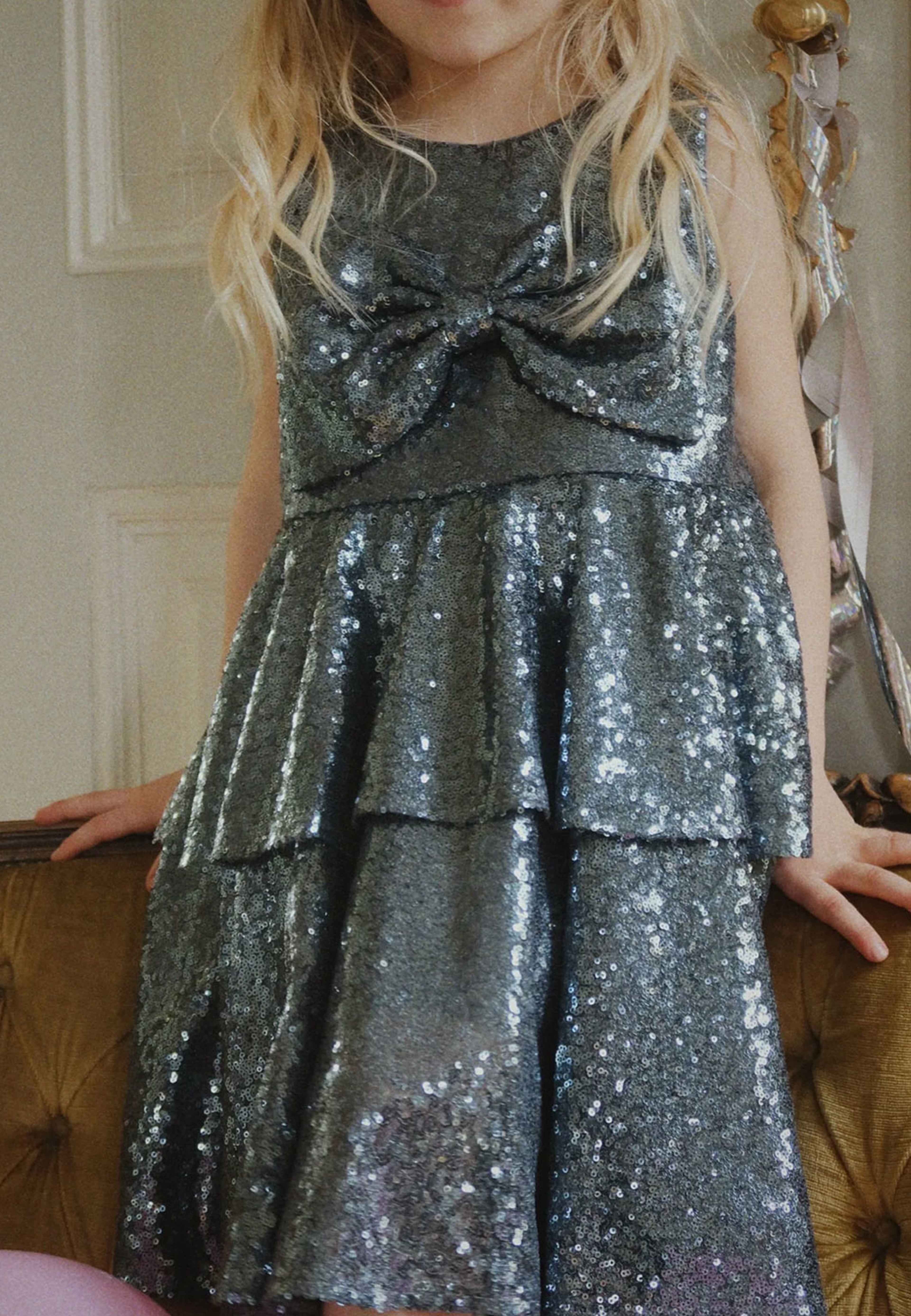 ROSIE DRESS, från Konges Sløjd, i färgen Bel Air Blue. Klicka för att öppna bilden i stort format