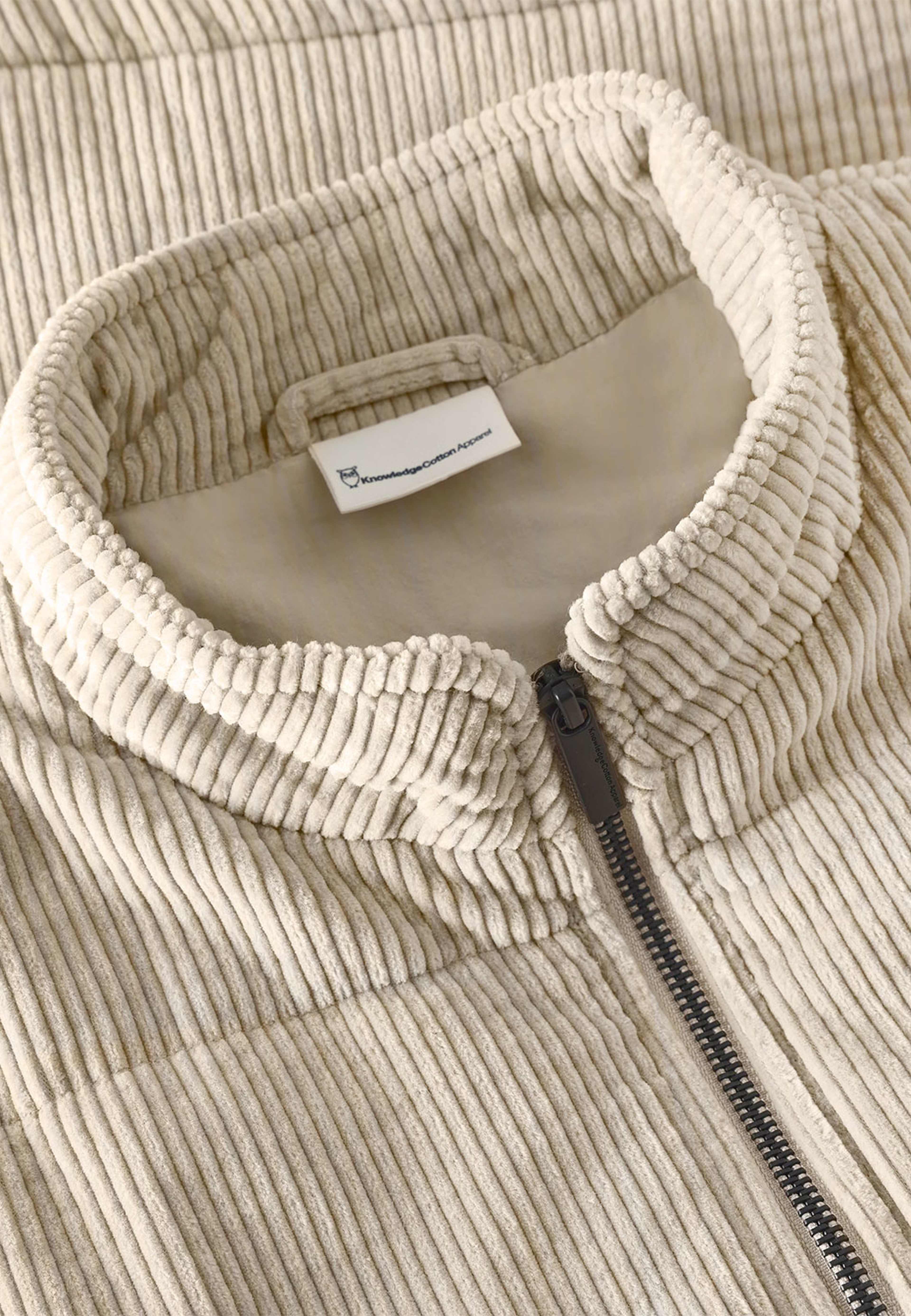 Organic Cotton Corduroy Vest - GRS/Vegan PETA, från Knowledge Cotton Apparel, i färgen Light Feather Gray. Klicka för att öppna bilden i stort format