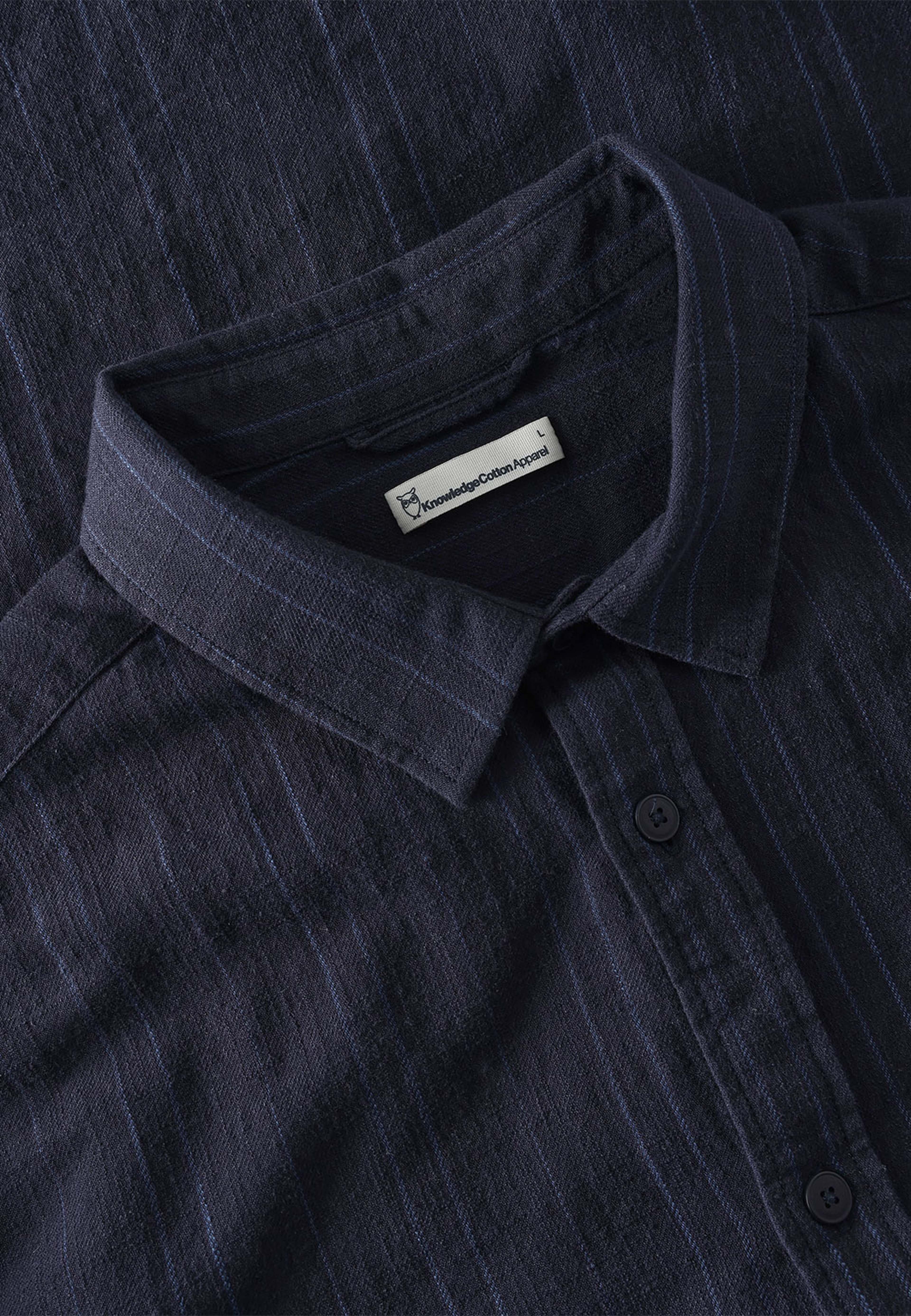 Regular fit checkered shirt - GOTS/Vegan, från Knowledge Cotton Apparel, i färgen Navy. Klicka för att öppna bilden i stort format