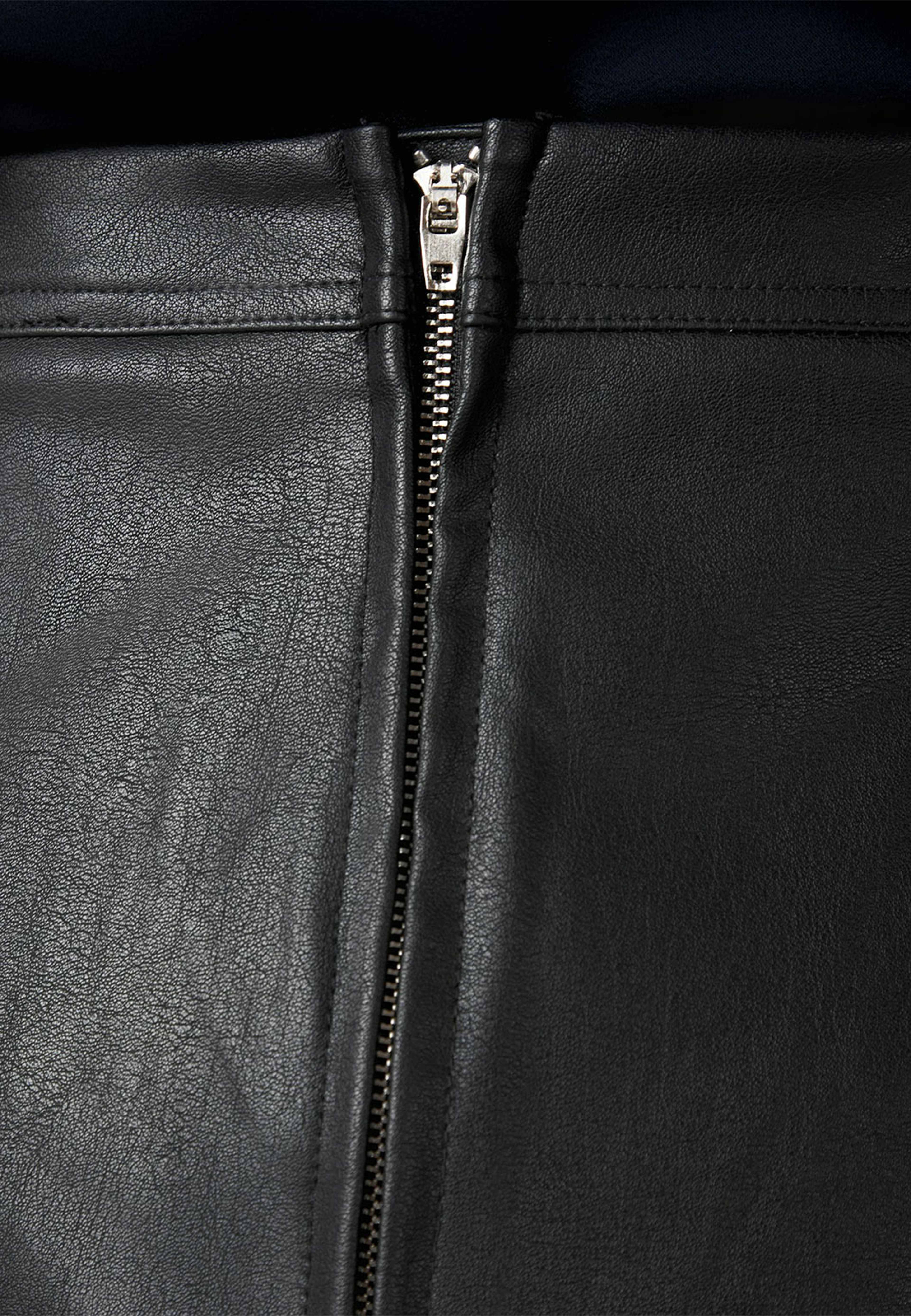 Raya Faux Leather Skirt, från Neo Noir, i färgen Black. Klicka för att öppna bilden i stort format