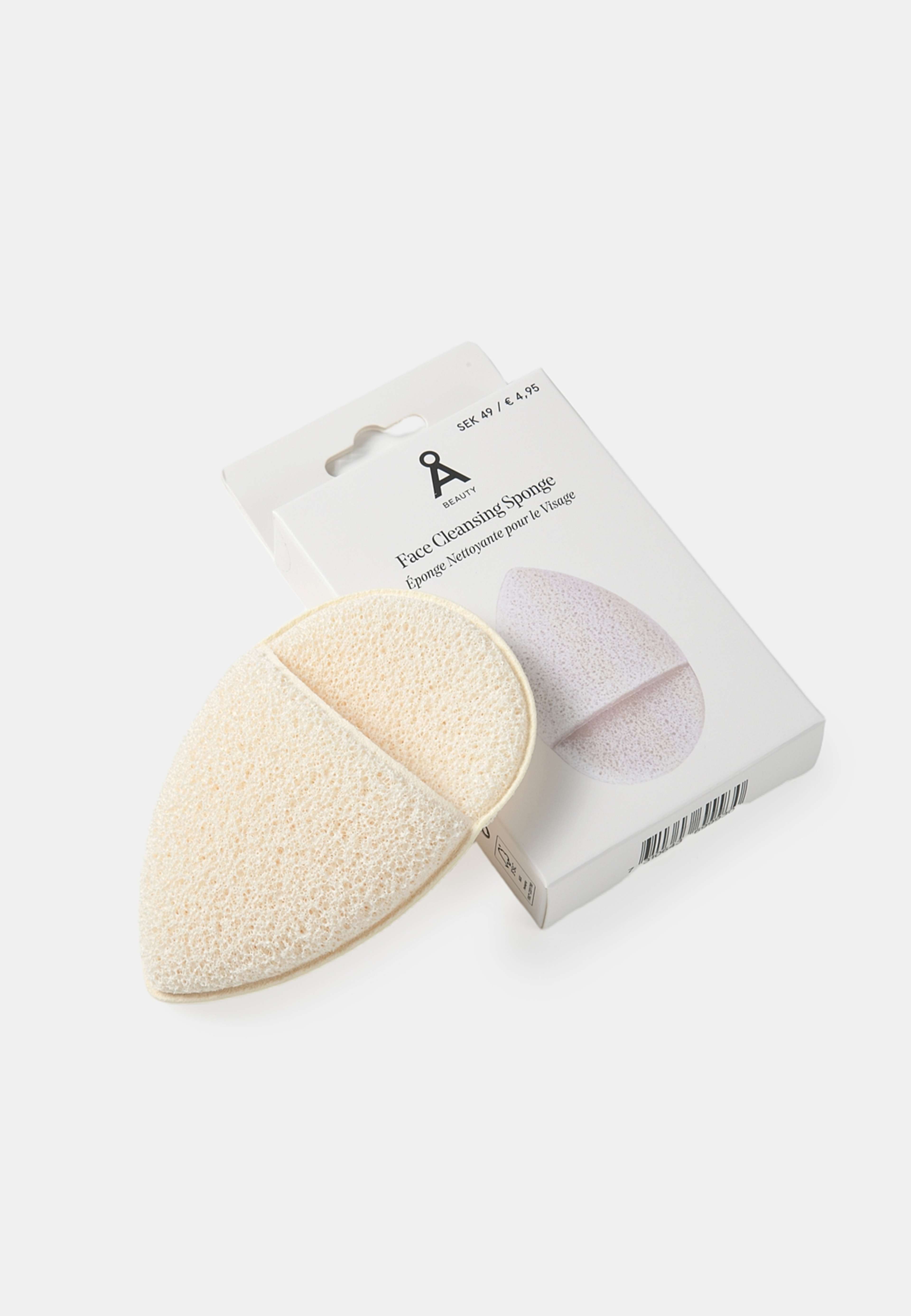 Face Cleansing Sponge, från Å BEAUTY, i färgen Light Beige. Klicka för att öppna bilden i stort format