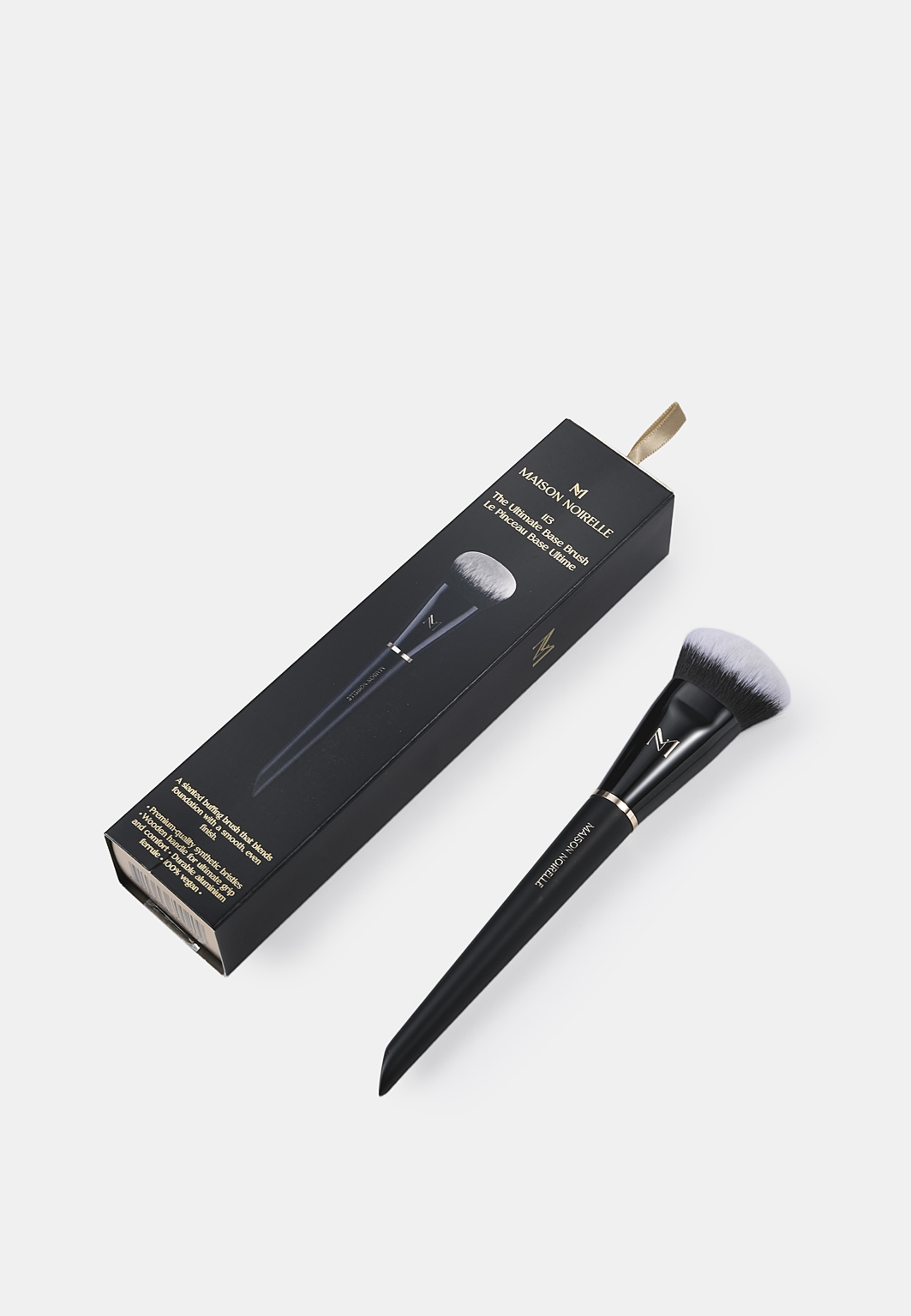 113 The Ultimate Base Brush, från Maison Noirelle. Klicka för att öppna bilden i stort format