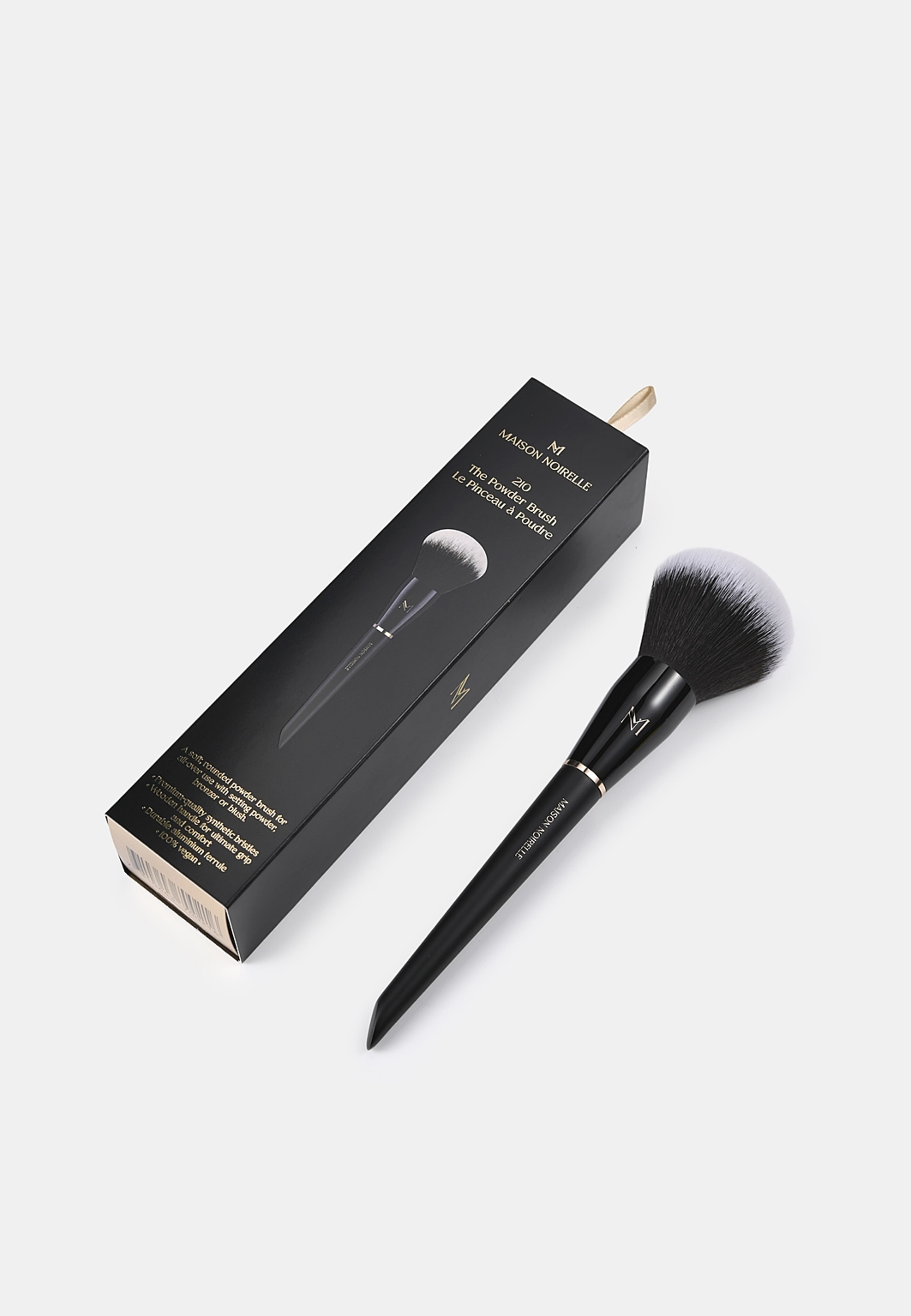 210 The Powder Brush, från Maison Noirelle. Klicka för att öppna bilden i stort format