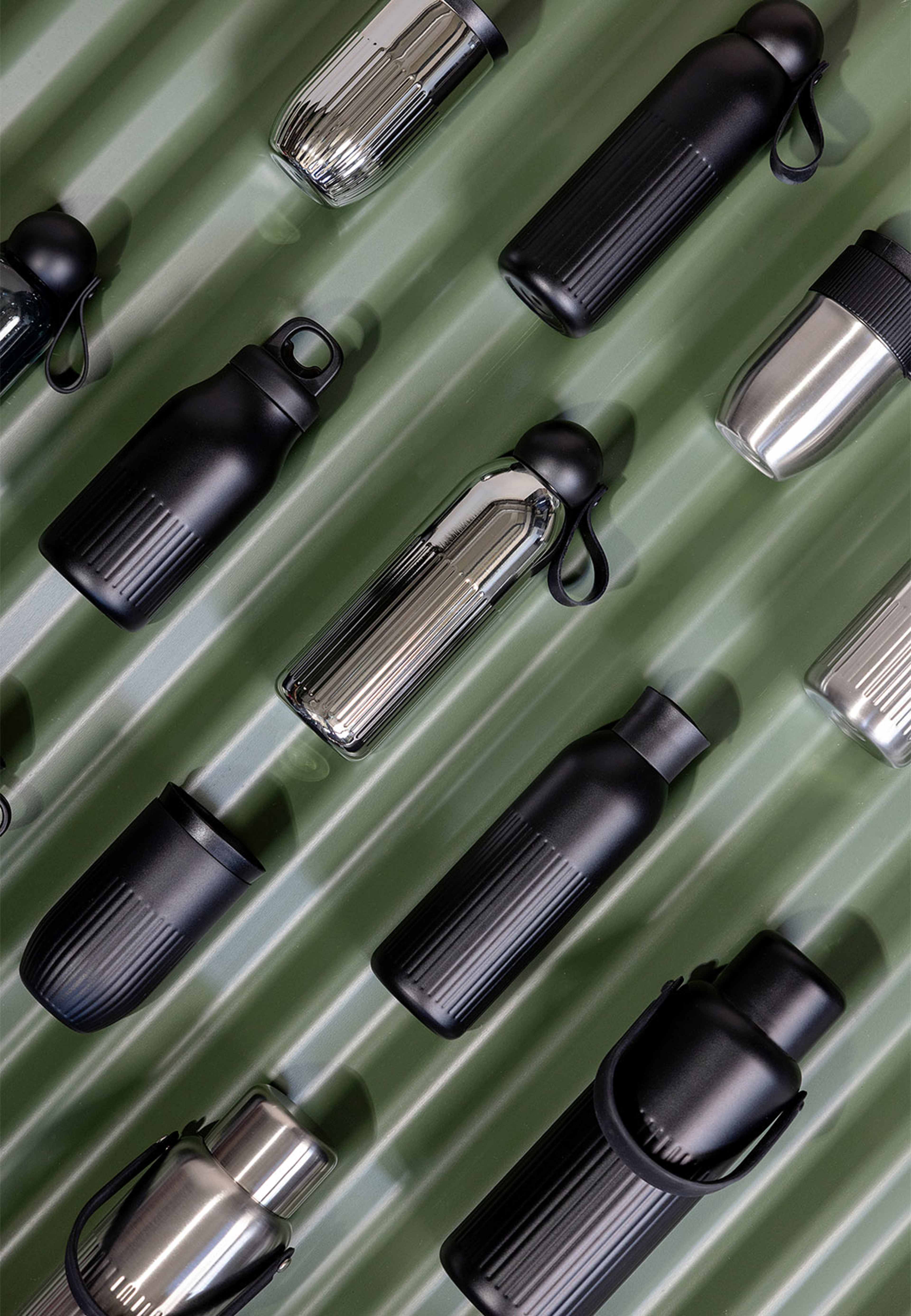 Tekla termosflaska, från Sagaform, i färgen Silver Chrome. Klicka för att öppna bilden i stort format