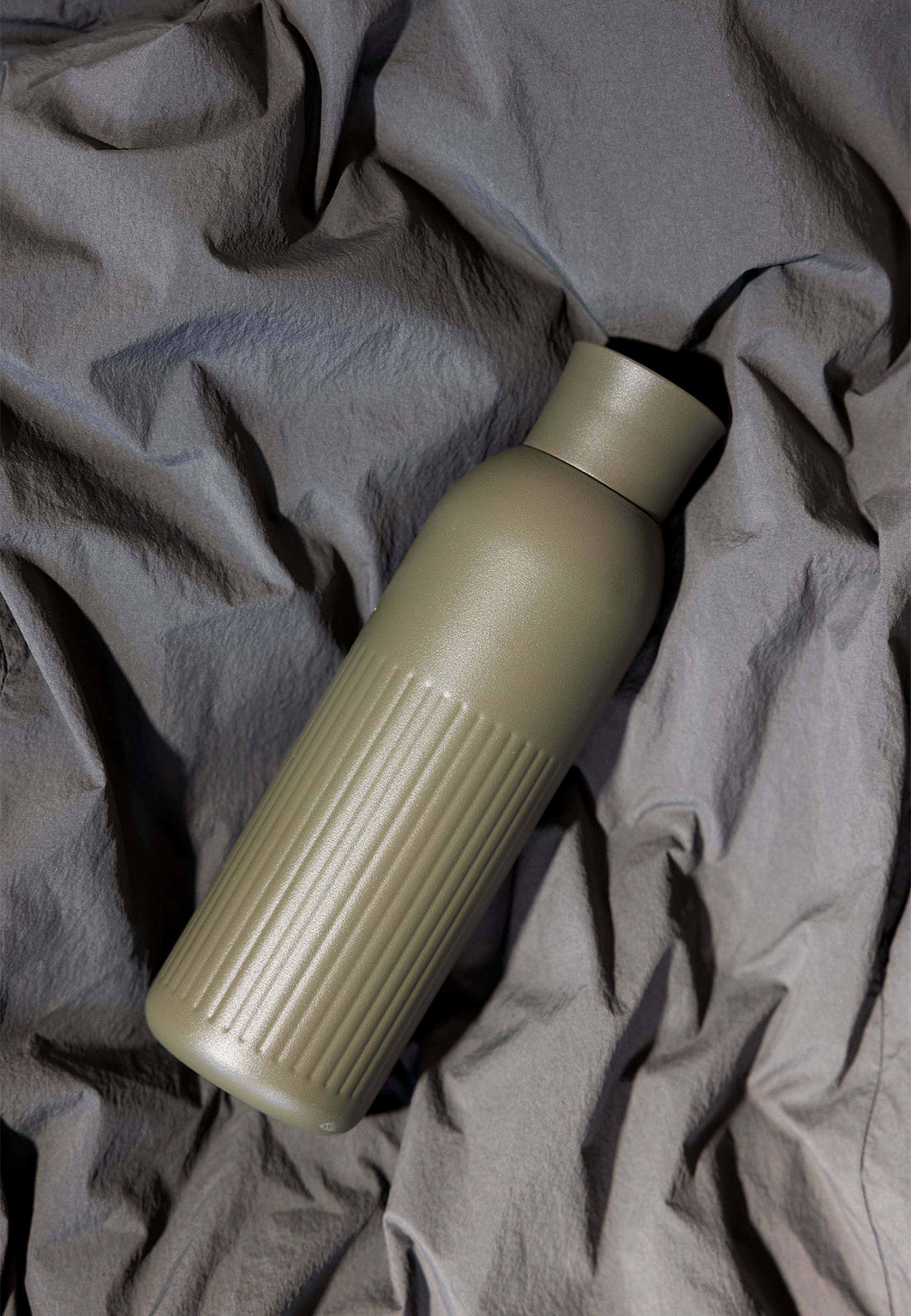 Tekla termosflaska push, från Sagaform, i färgen Green. Klicka för att öppna bilden i stort format