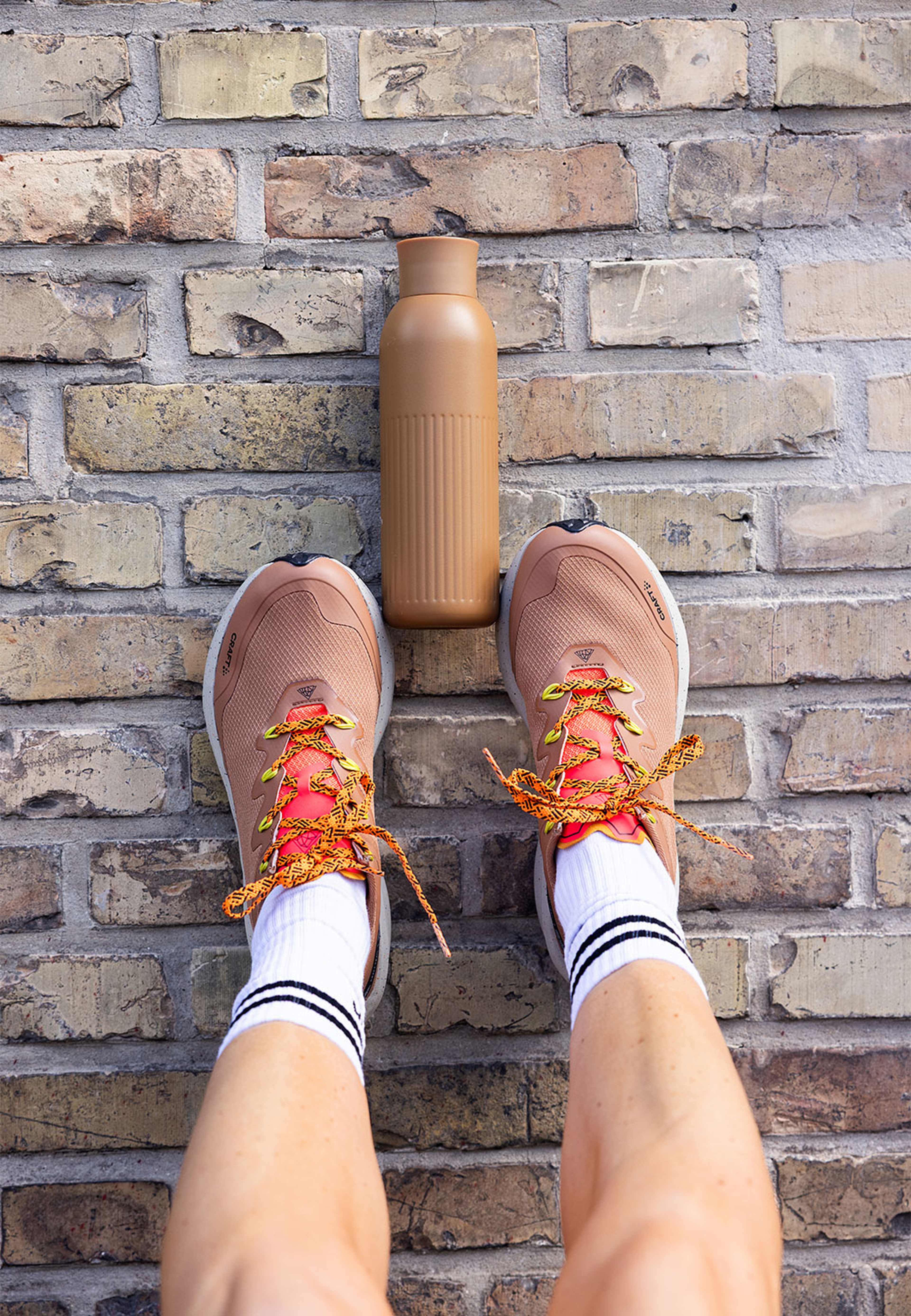 Tekla termosflaska push, från Sagaform, i färgen Fudge. Klicka för att öppna bilden i stort format