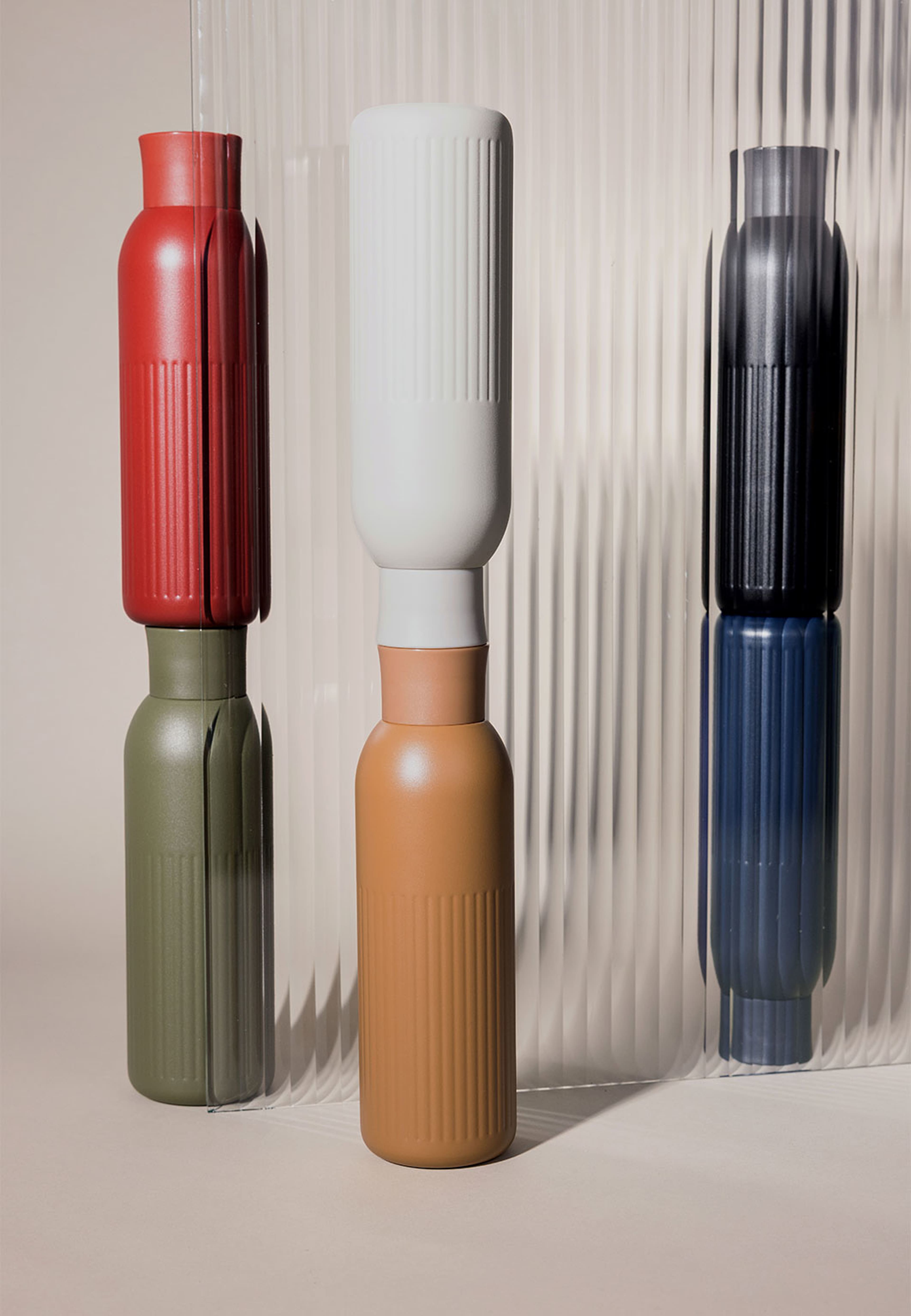 Tekla termosflaska push, från Sagaform, i färgen Fudge. Klicka för att öppna bilden i stort format