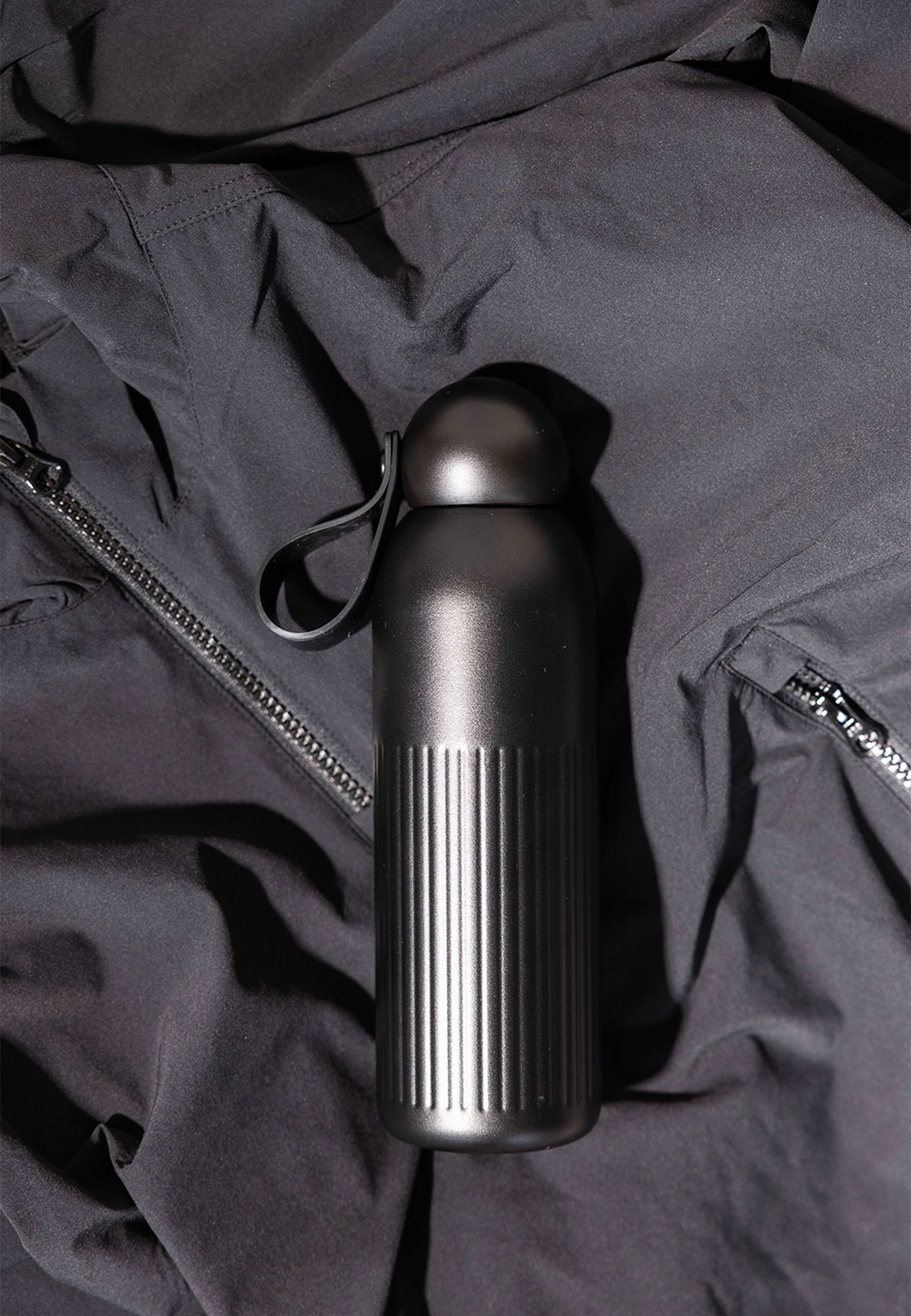 Tekla termosflaska, från Sagaform, i färgen Black. Klicka för att öppna bilden i stort format