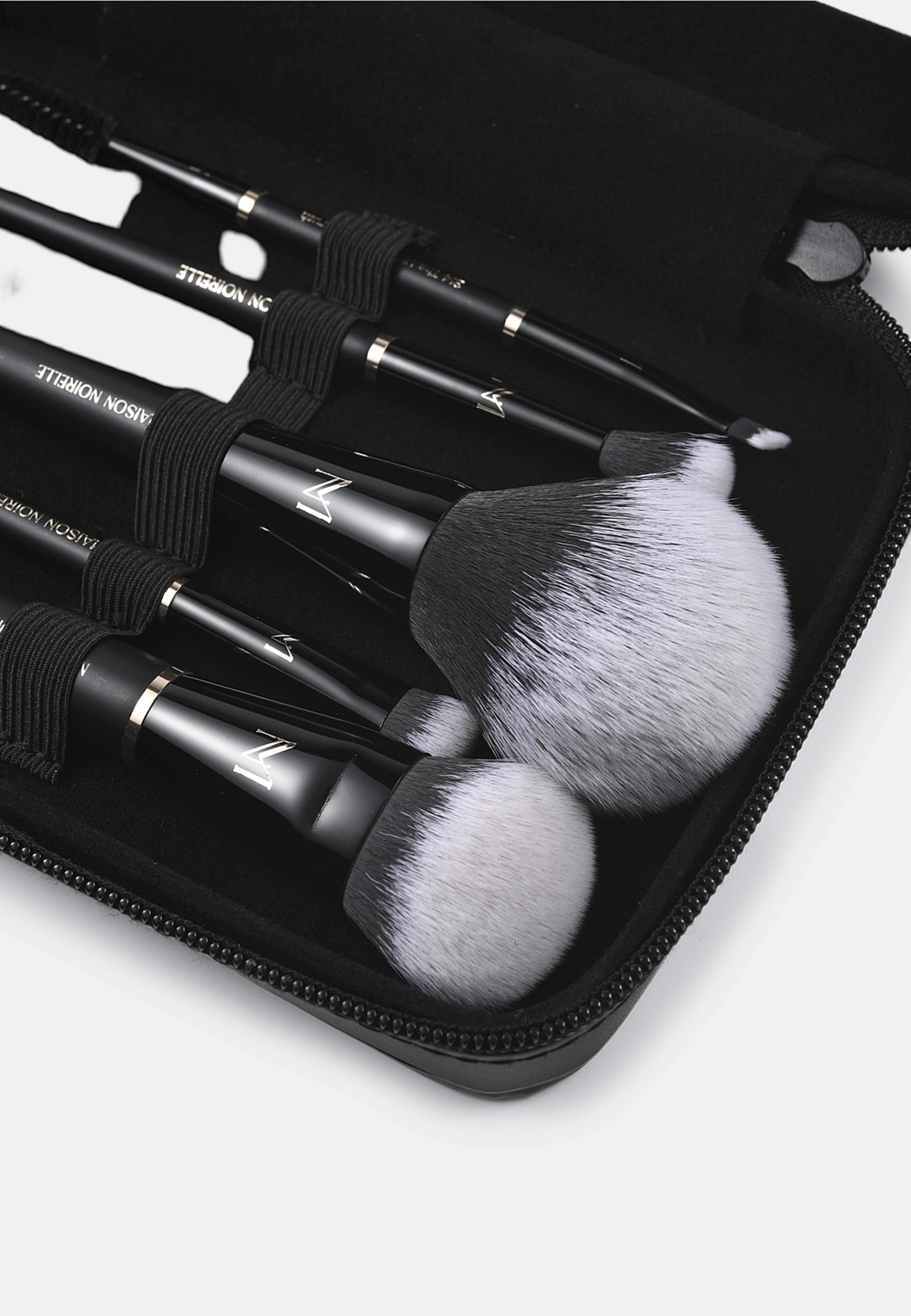 502 The Travel Essentials Set, från Maison Noirelle. Klicka för att öppna bilden i stort format