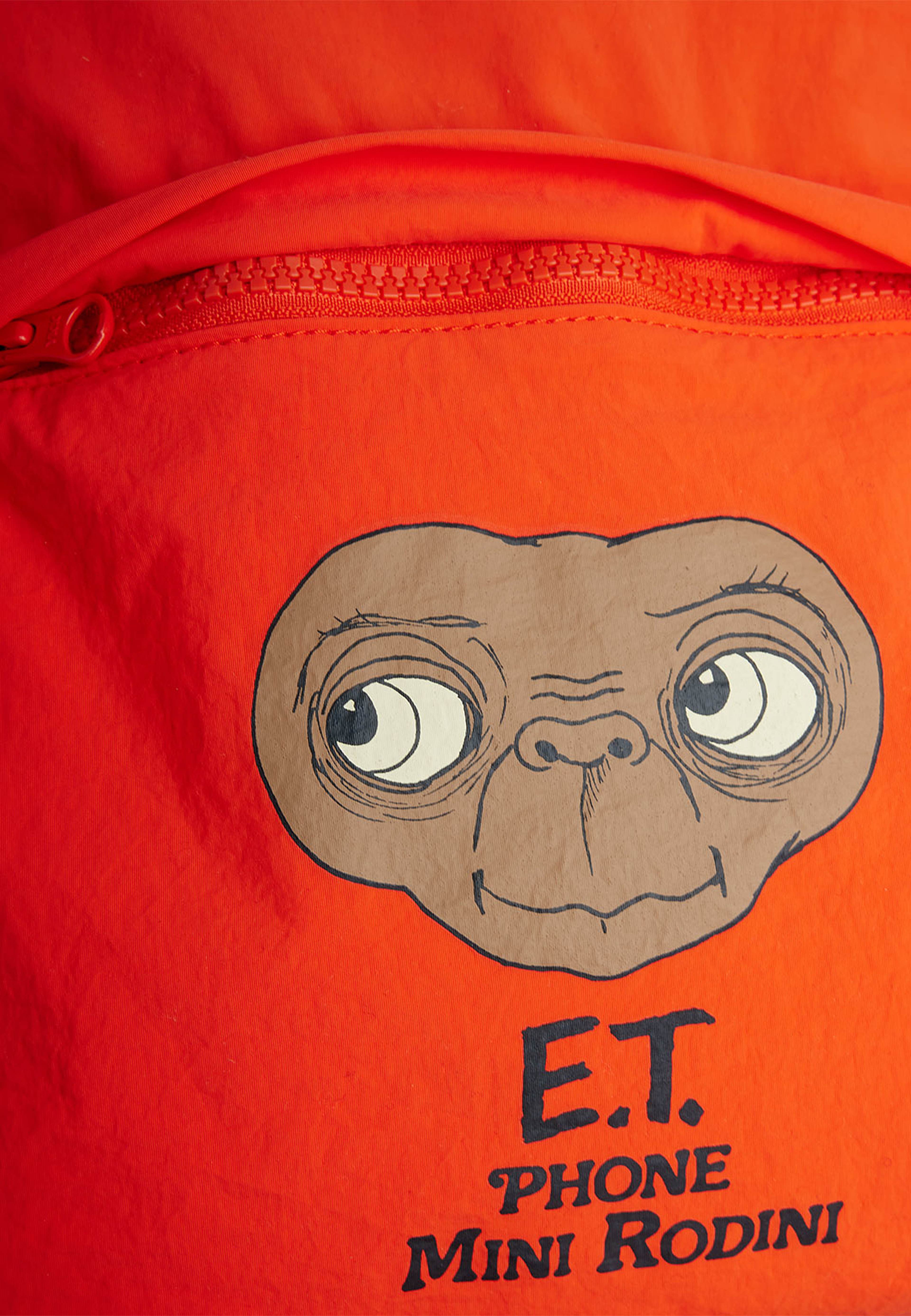 E.T emb lightweight backpack, från Mini Rodini, i färgen Red. Klicka för att öppna bilden i stort format
