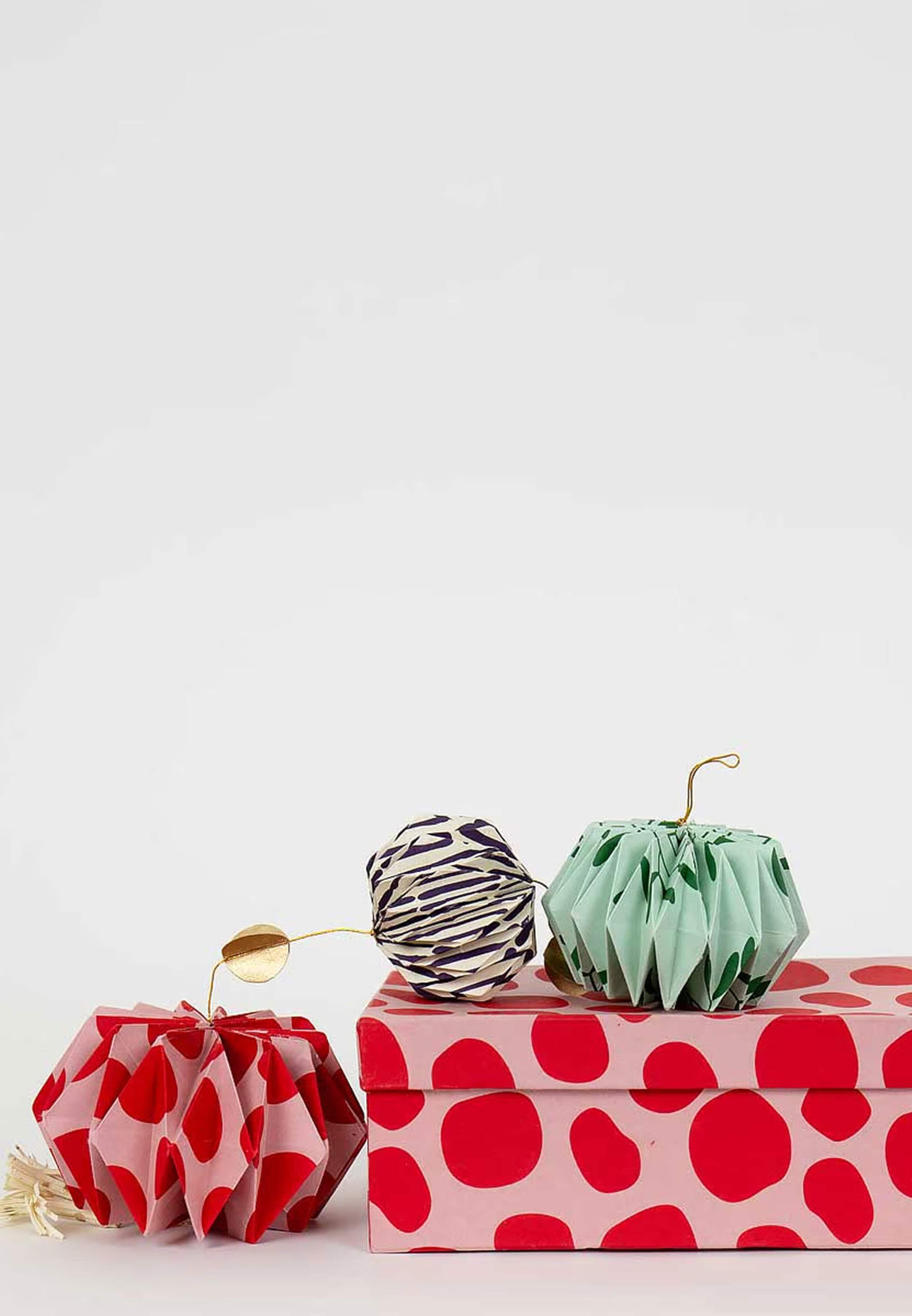 ORIGAMI Mobil, från A World of Craft, i färgen Multi. Klicka för att öppna bilden i stort format