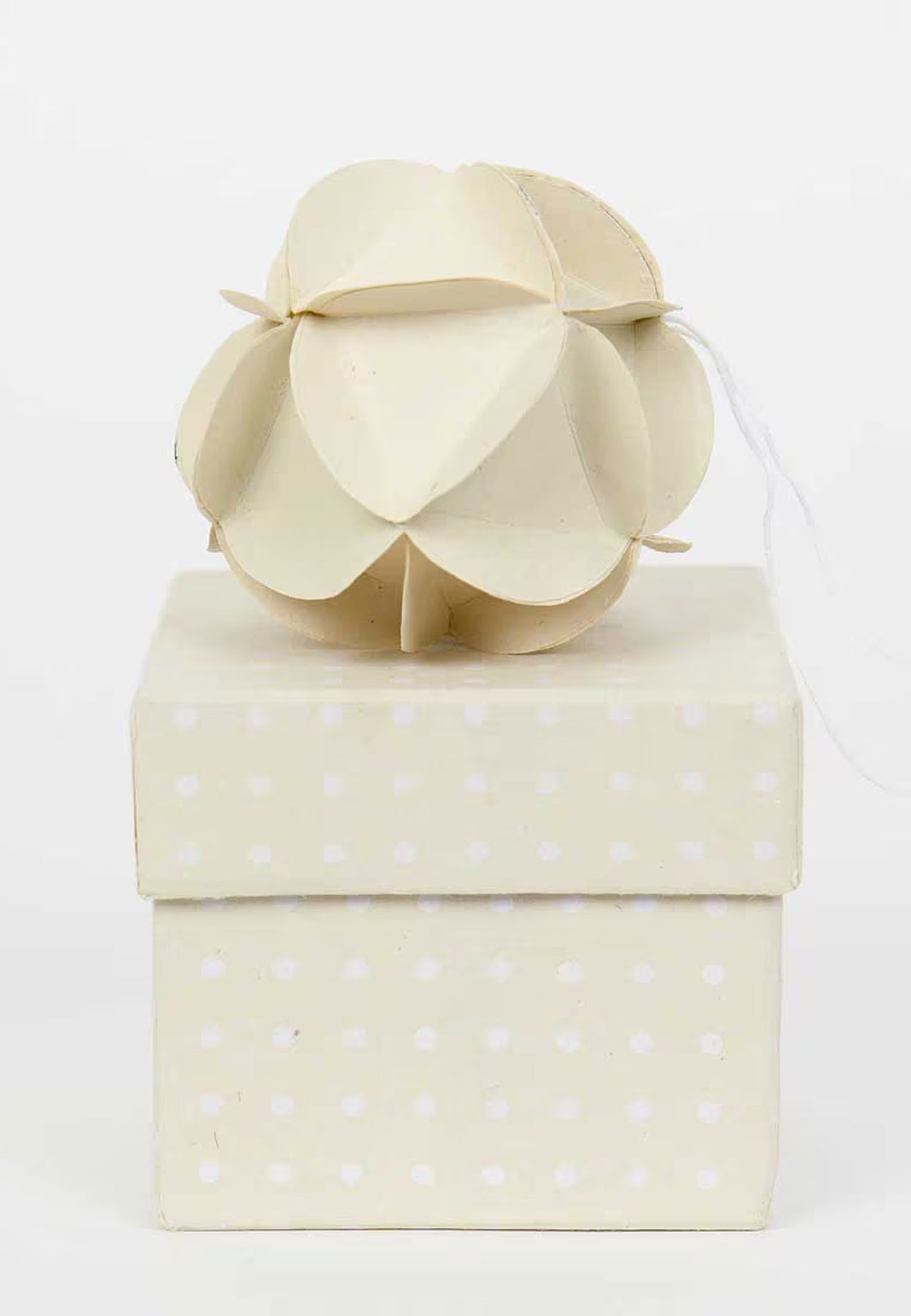 SPHERE Julhänge, från A World of Craft, i färgen Vit. Klicka för att öppna bilden i stort format