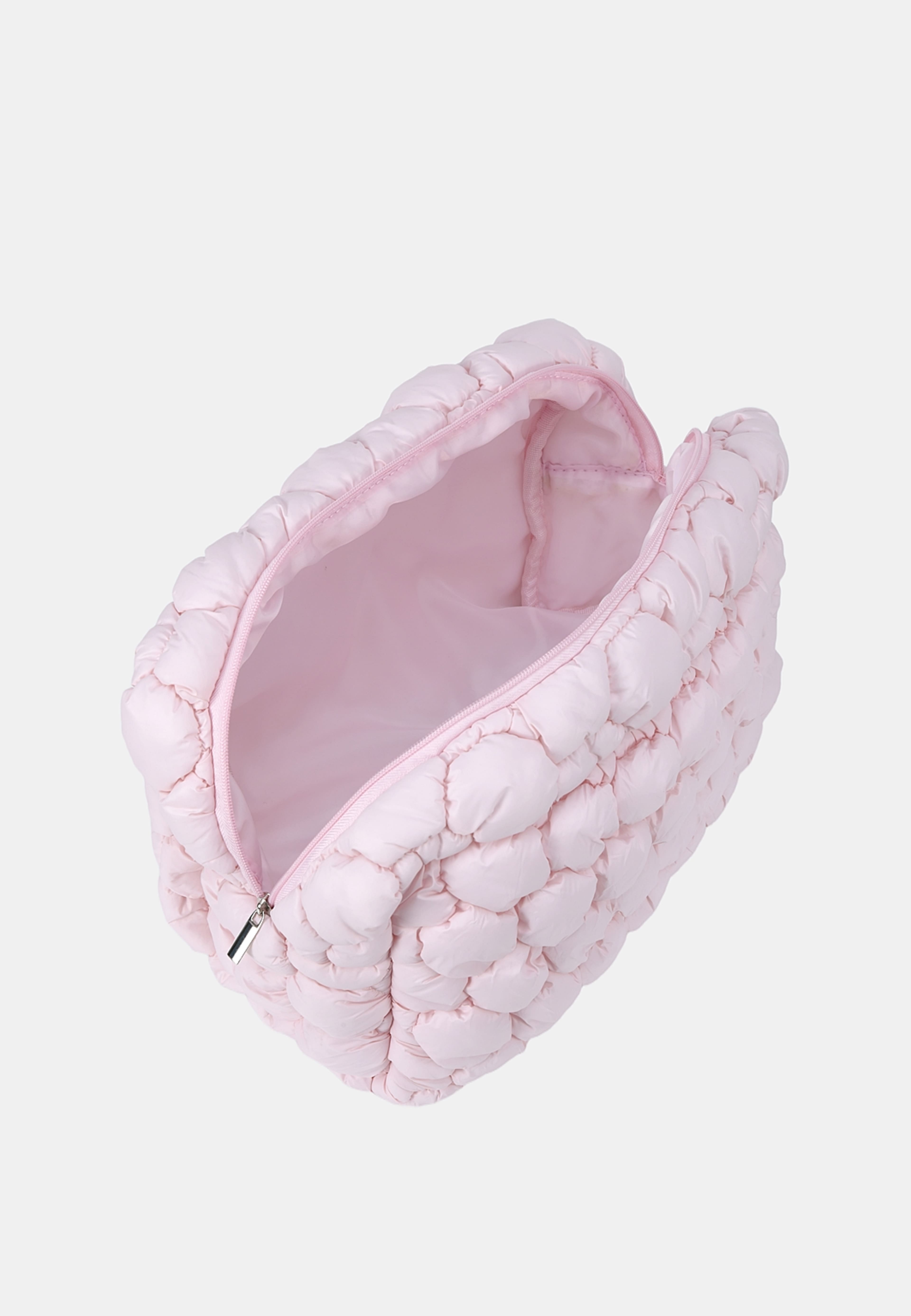 Quilted Beauty bag, från Å BEAUTY, i färgen Light Pink. Klicka för att öppna bilden i stort format
