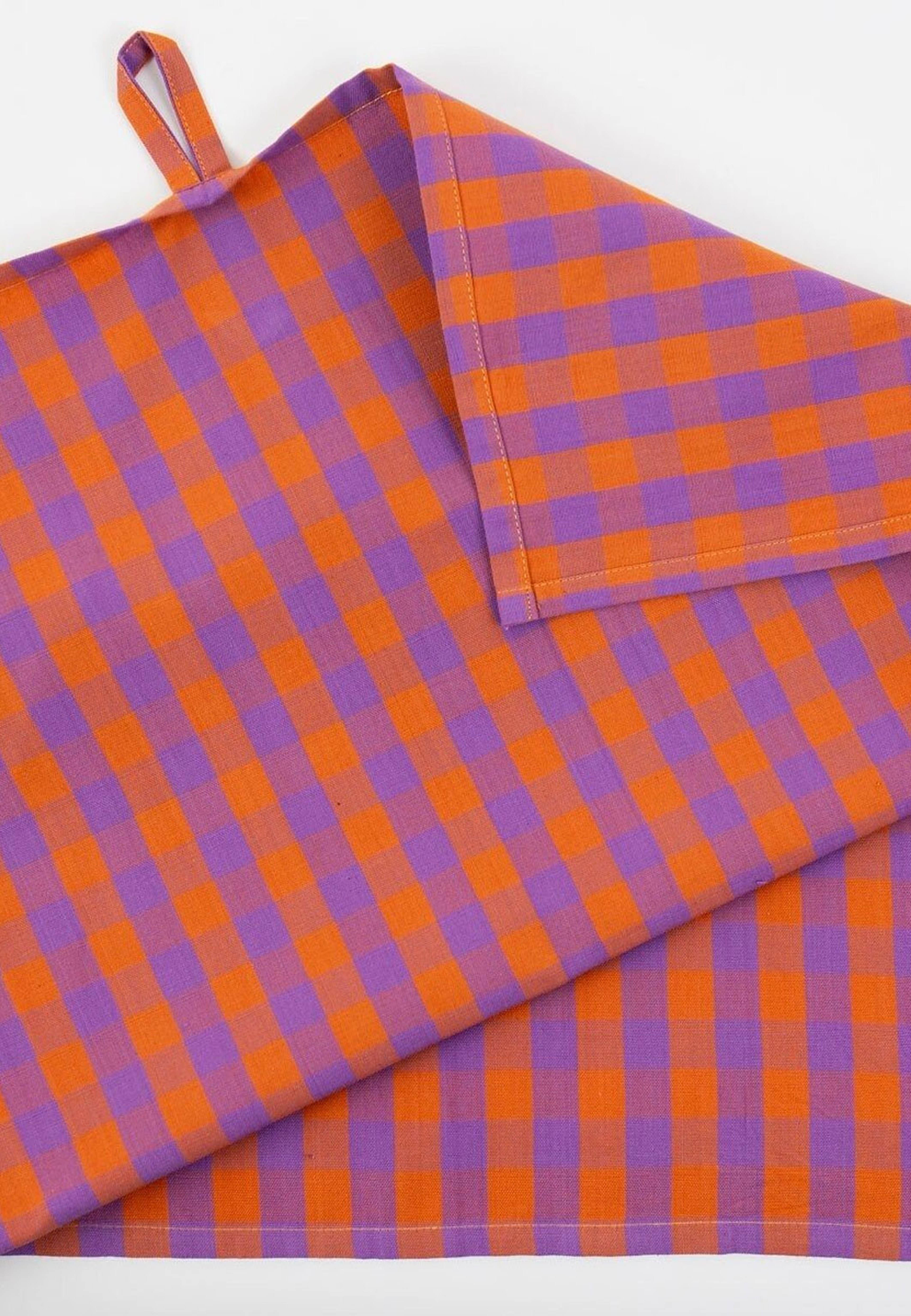 Nina handduk, orange/lila, från A World of Craft, i färgen Orange/Lila. Klicka för att öppna bilden i stort format