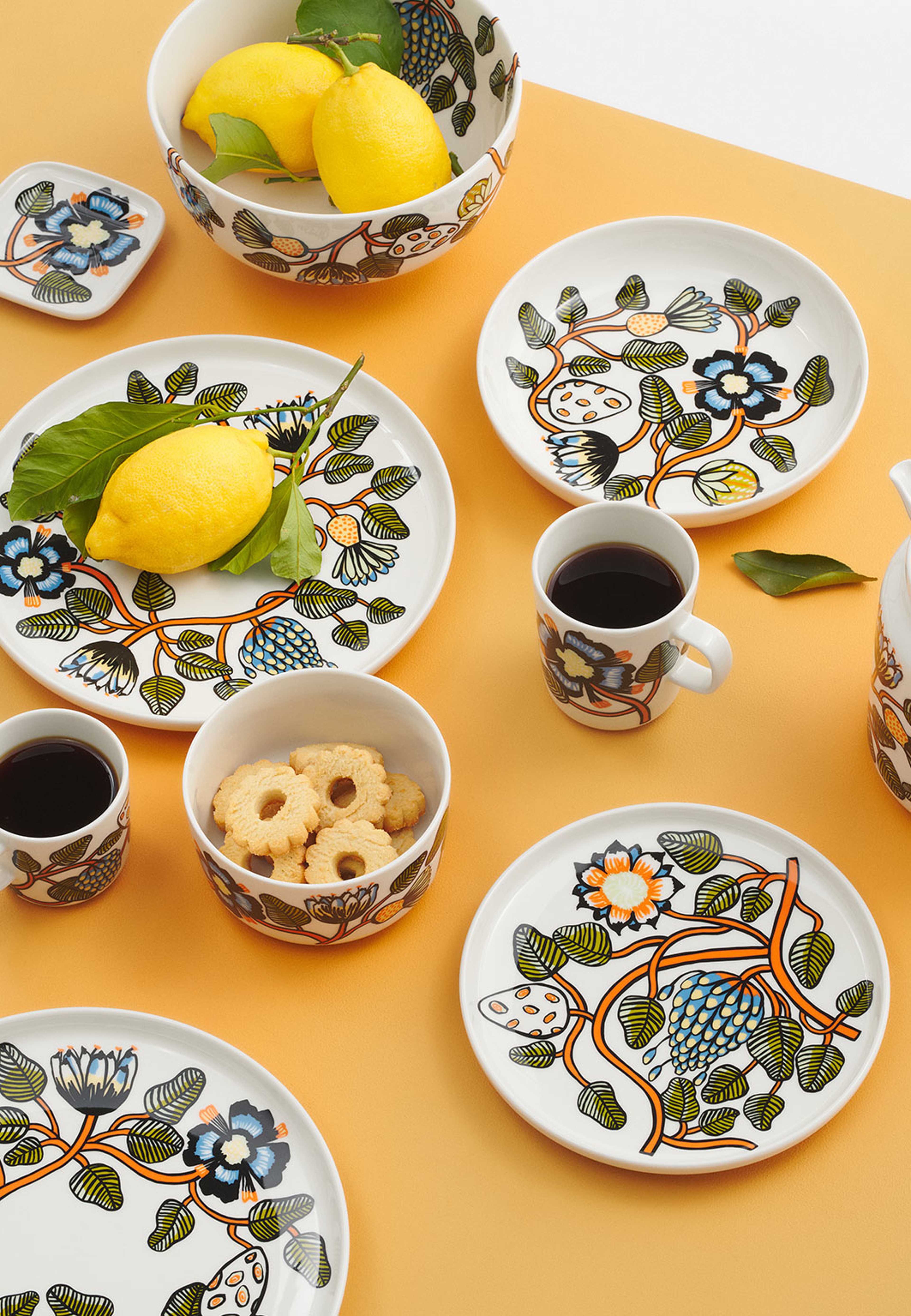 Tiara Deep Plate 20,5 Cm, från Marimekko, i färgen White, Warm Or, Green. Klicka för att öppna bilden i stort format