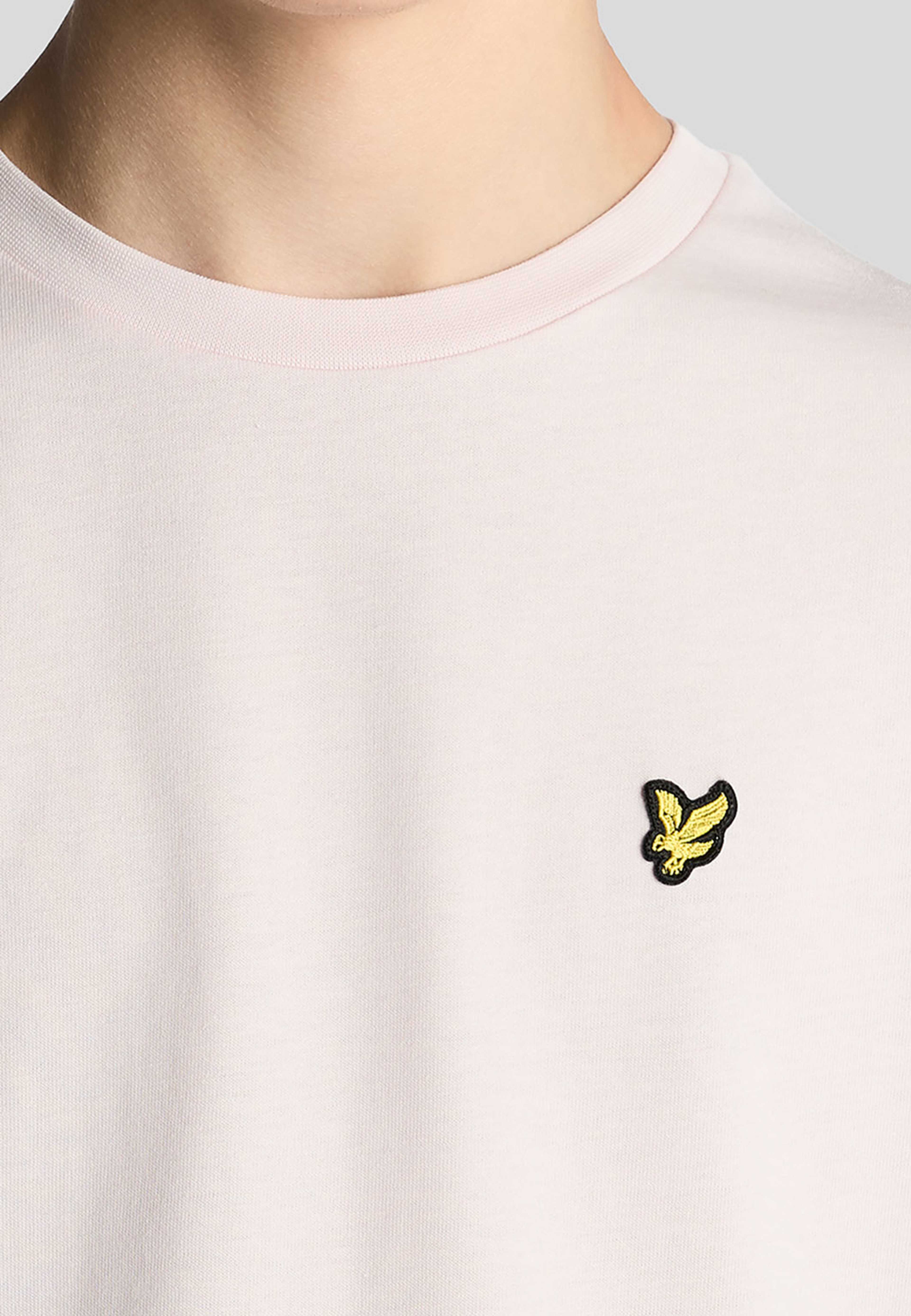 Plain T-shirt, från Lyle & Scott, i färgen Light Pink. Klicka för att öppna bilden i stort format
