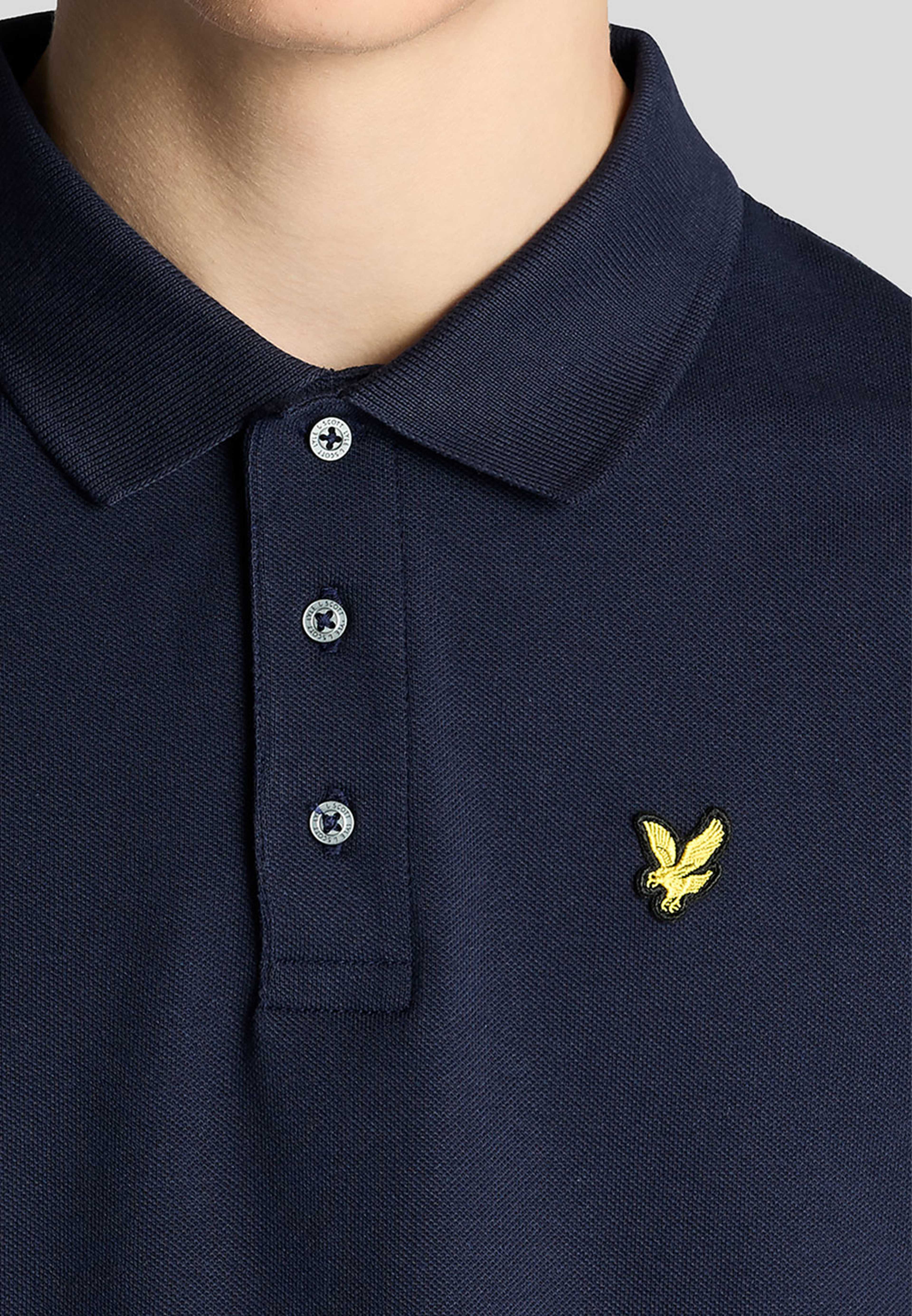 Plain Polo Shirt, från Lyle & Scott, i färgen Navy. Klicka för att öppna bilden i stort format