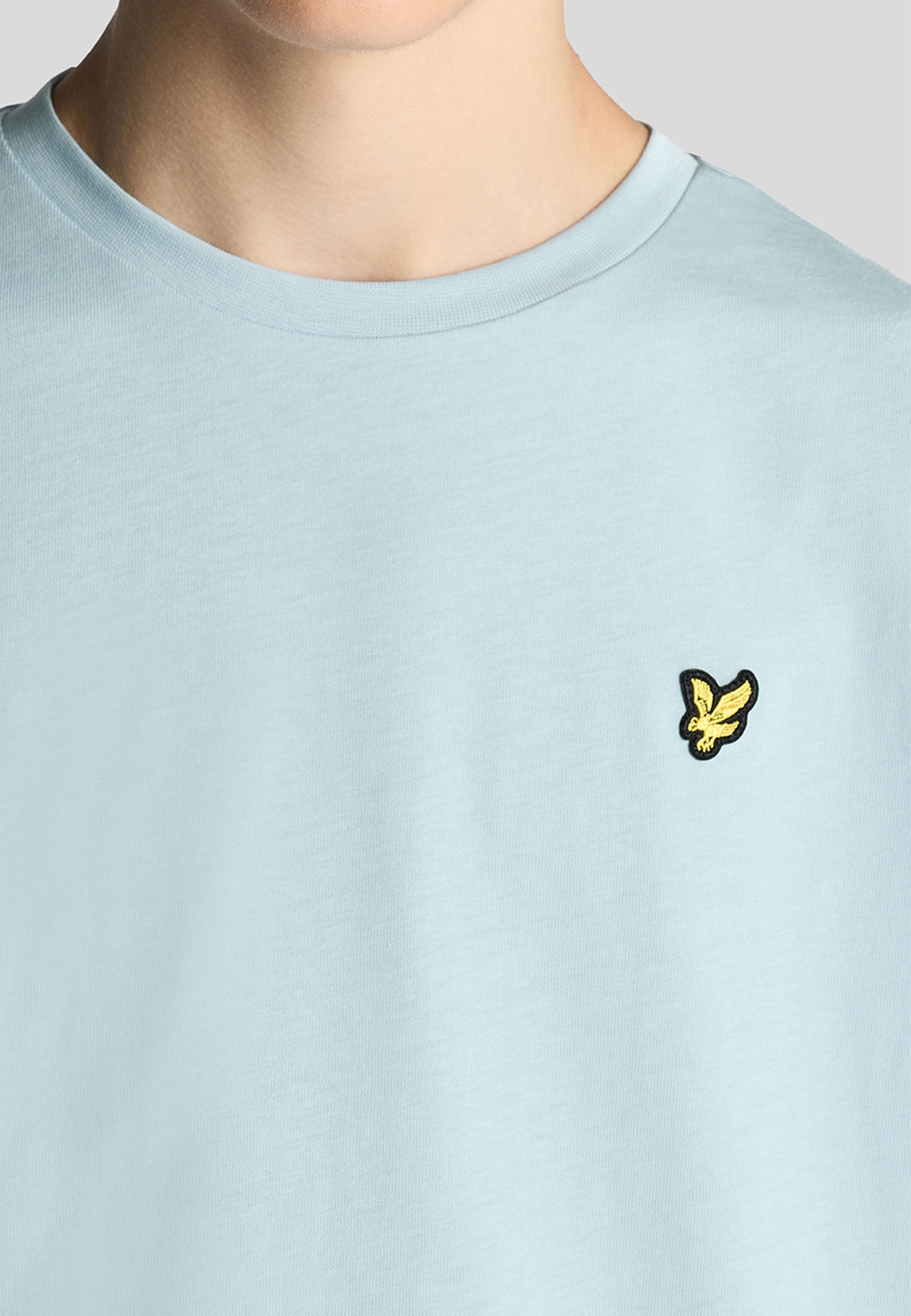 Plain T-shirt, från Lyle & Scott, i färgen Opal Blue. Klicka för att öppna bilden i stort format