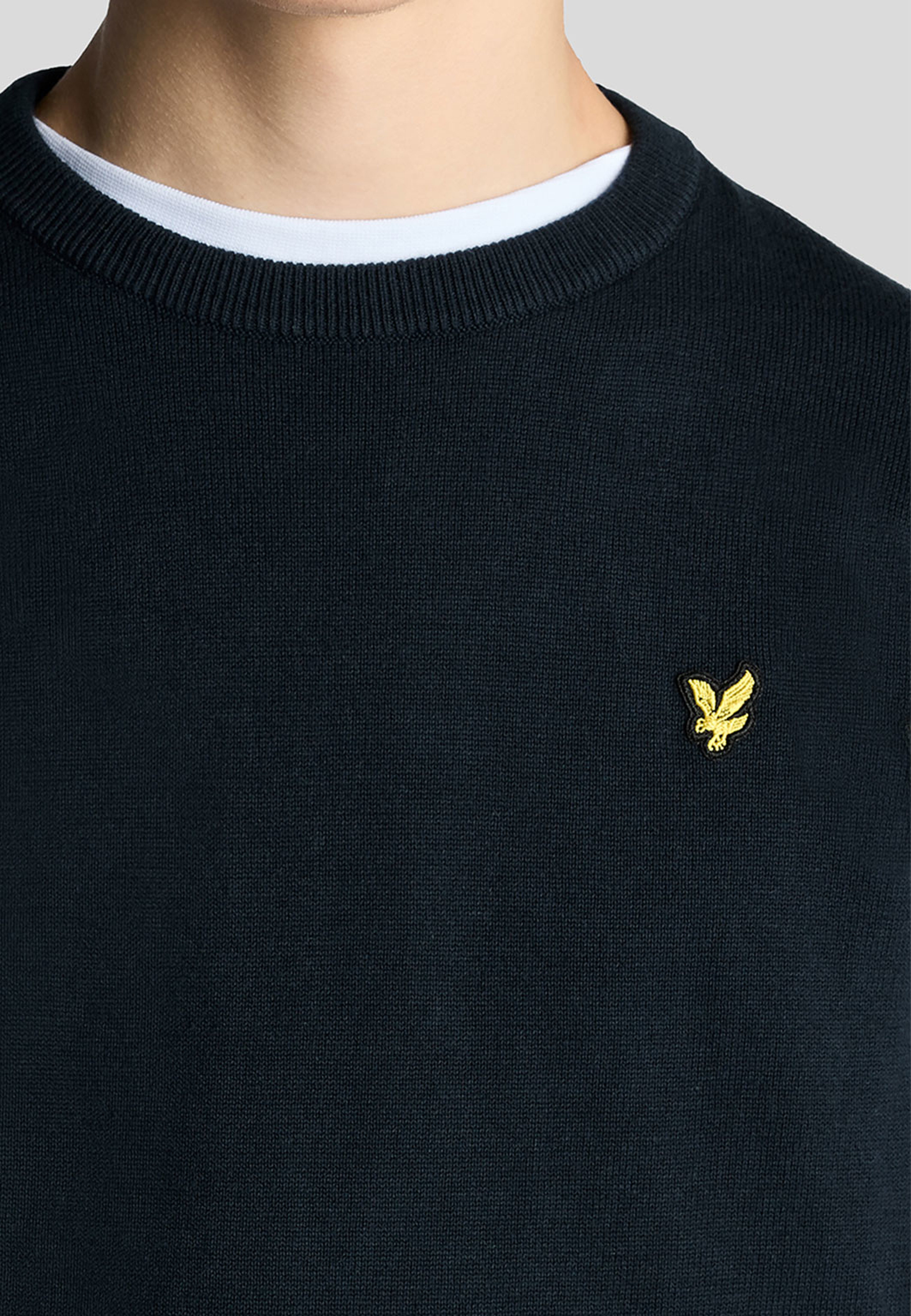 Crew Neck Jumper, från Lyle & Scott, i färgen Dark Navy. Klicka för att öppna bilden i stort format