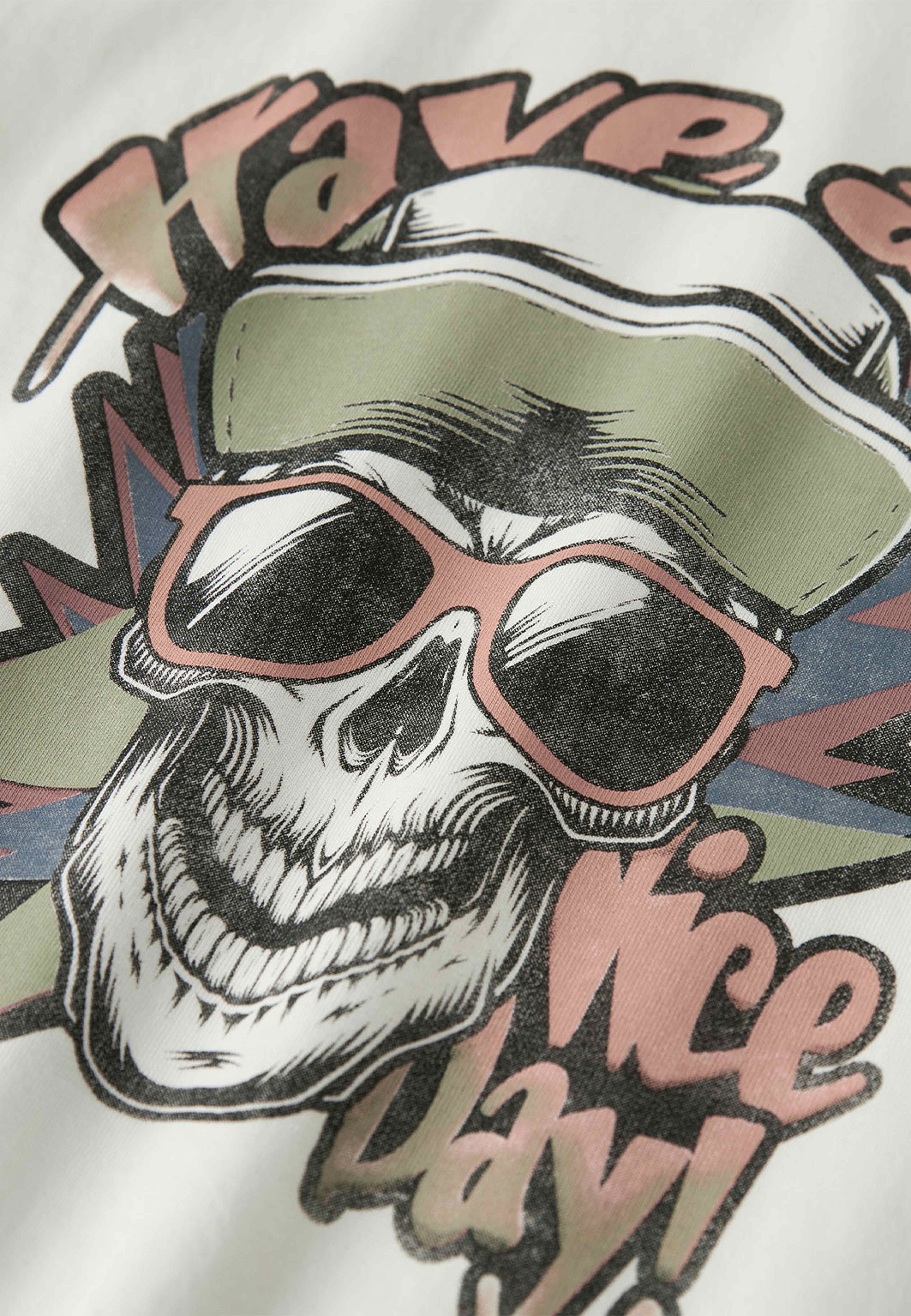 NKMBASTIAN SS TOP BOX PS, från Name It, i färgen Cloud Dancer. Klicka för att öppna bilden i stort format