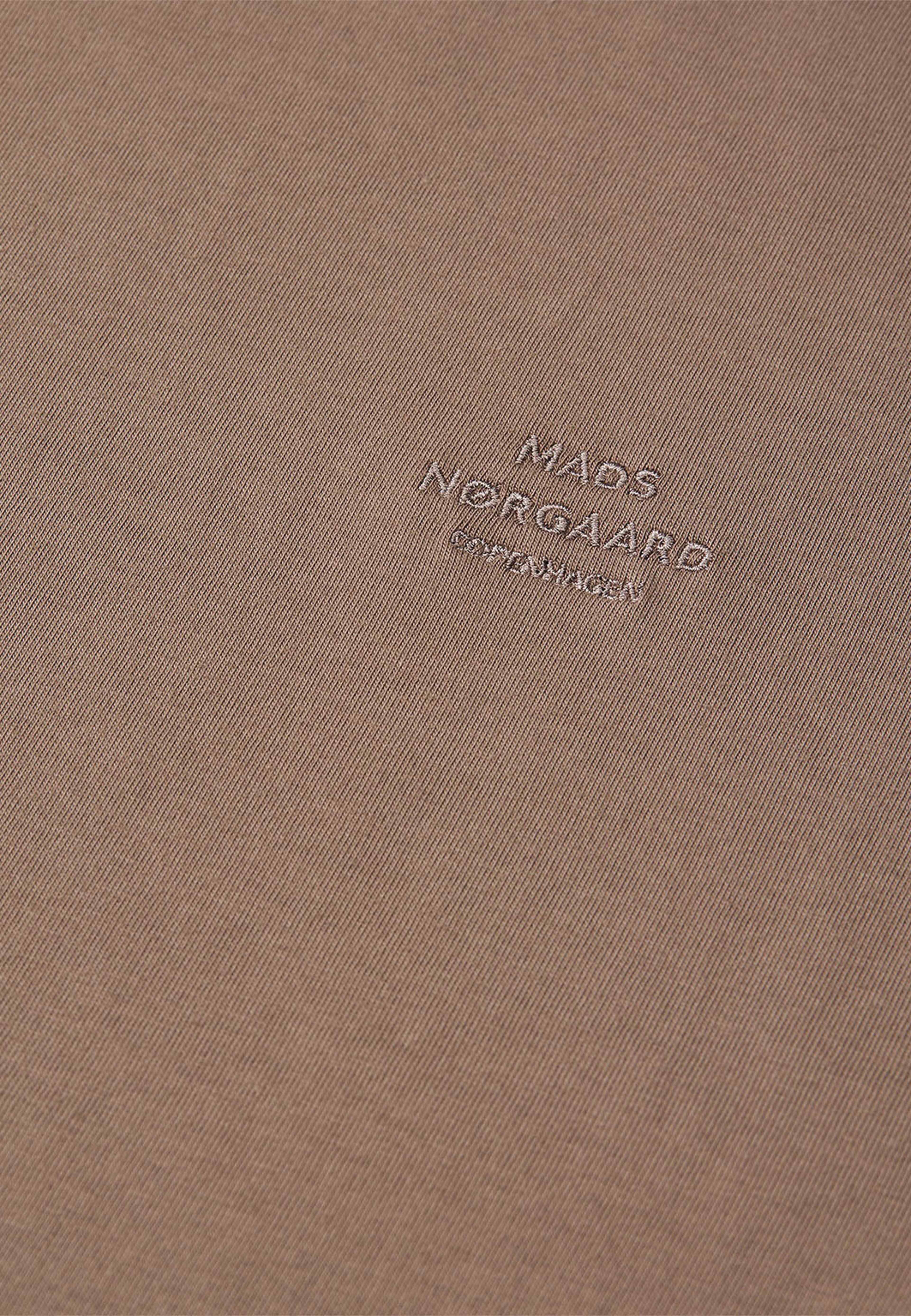 Cotton Jersey Frode Logo Tee FAV, från Mads Nørgaard, i färgen Walnut. Klicka för att öppna bilden i stort format
