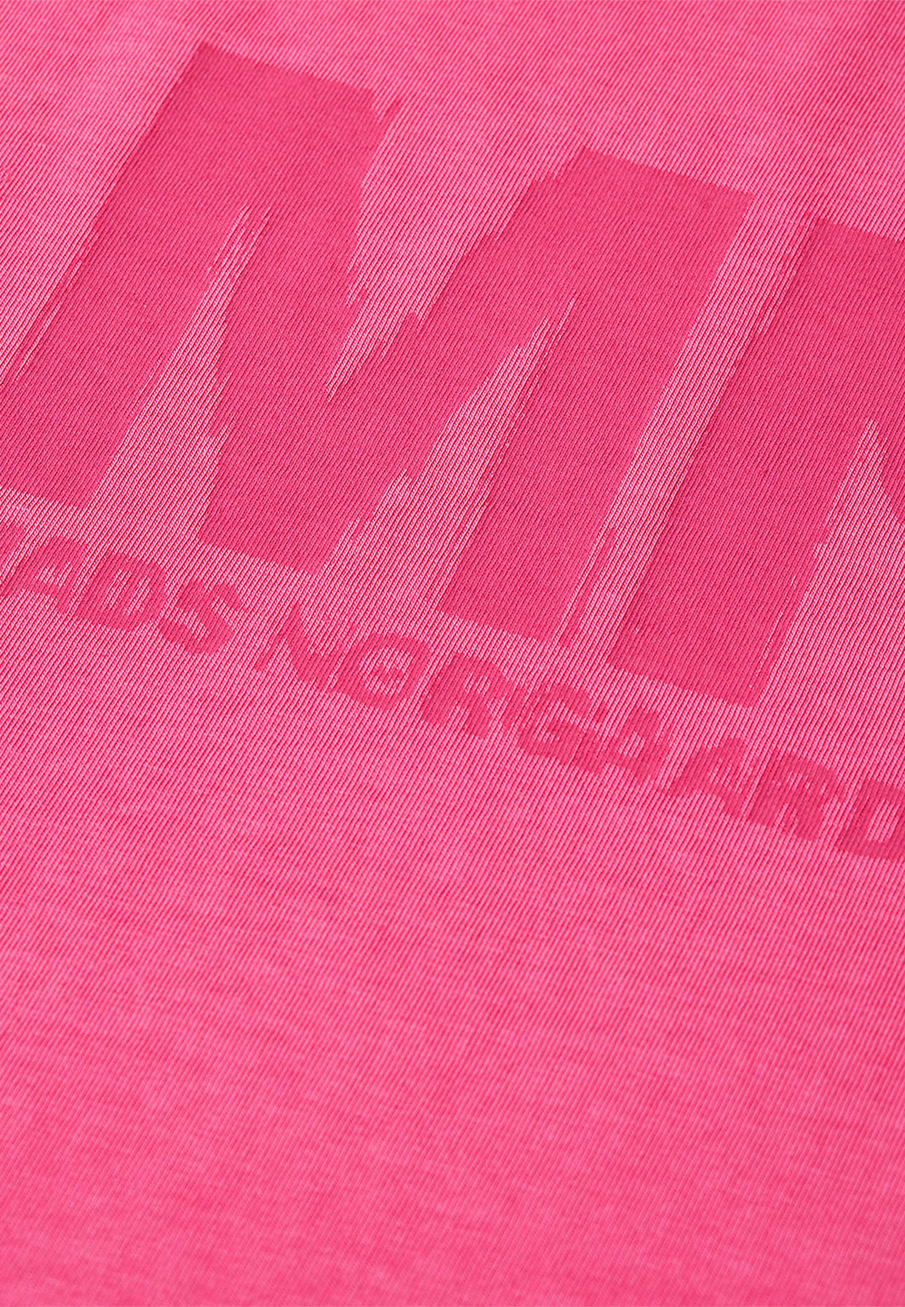 Cotton Jersey Frode MNC Tee, från Mads Nørgaard, i färgen Raspberry Rose. Klicka för att öppna bilden i stort format