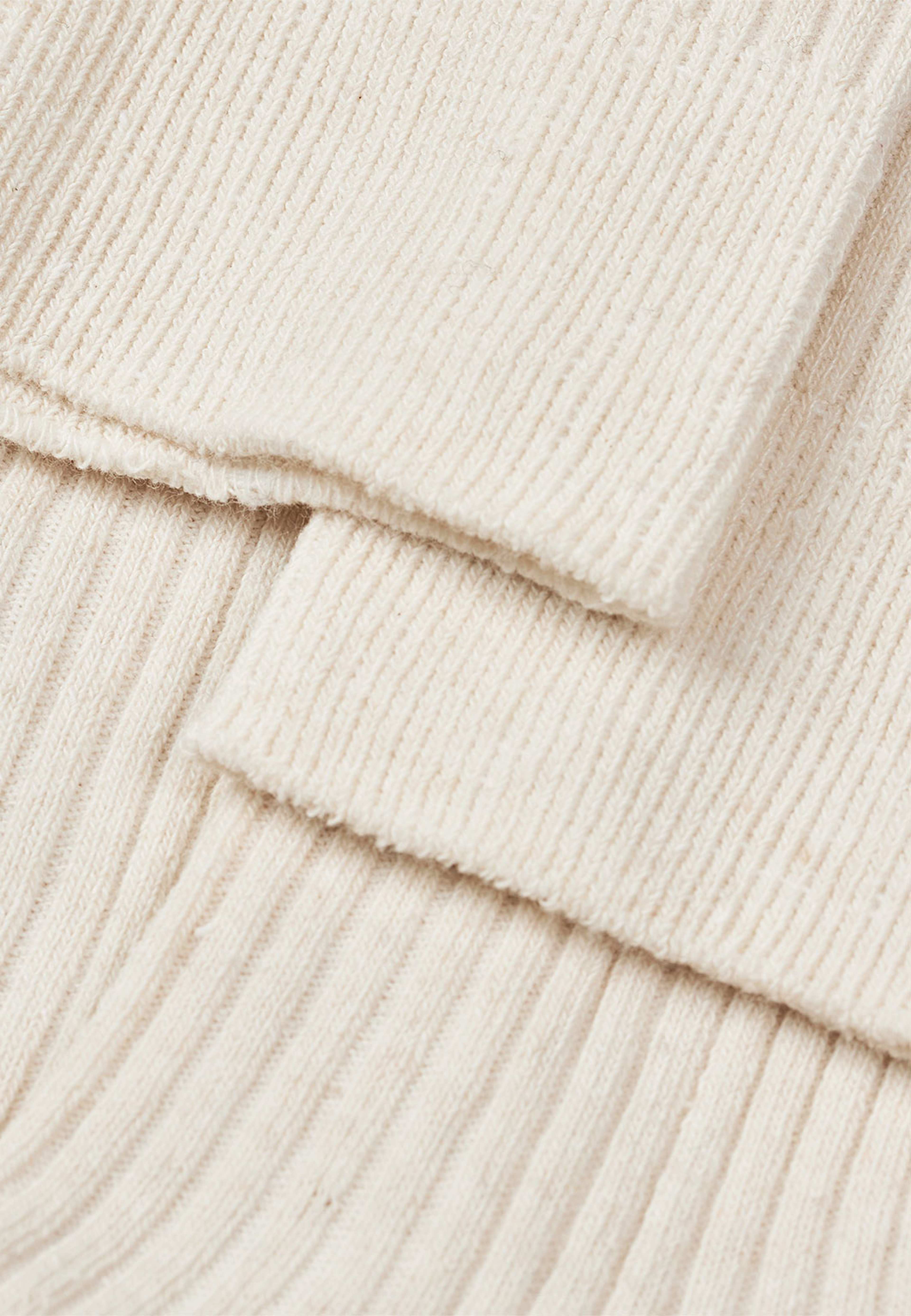 Sock Box Anton, från Mads Nørgaard, i färgen Black/Ecru 26-1. Klicka för att öppna bilden i stort format