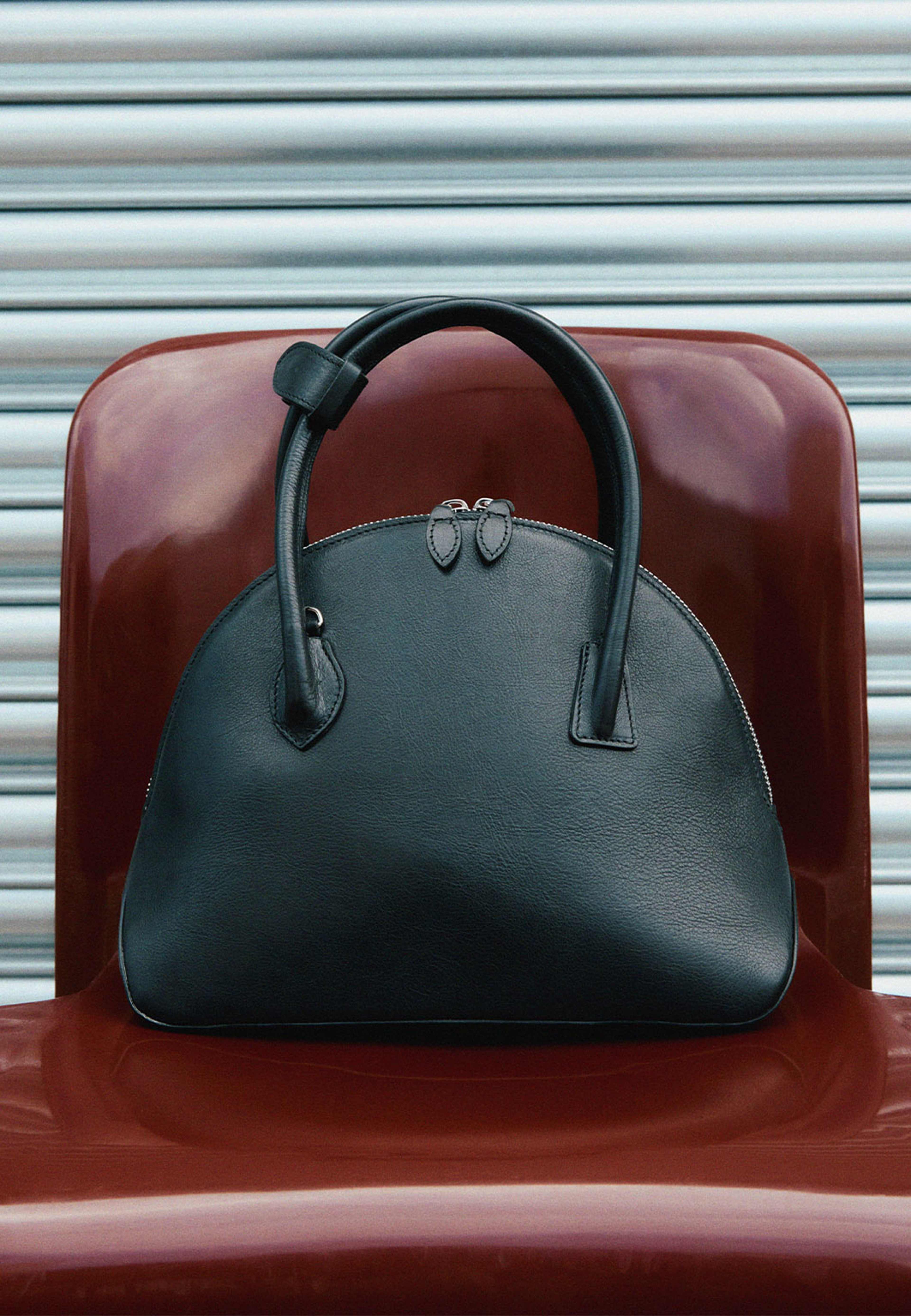 DOME BAG, från Liffner, i färgen Black. Klicka för att öppna bilden i stort format