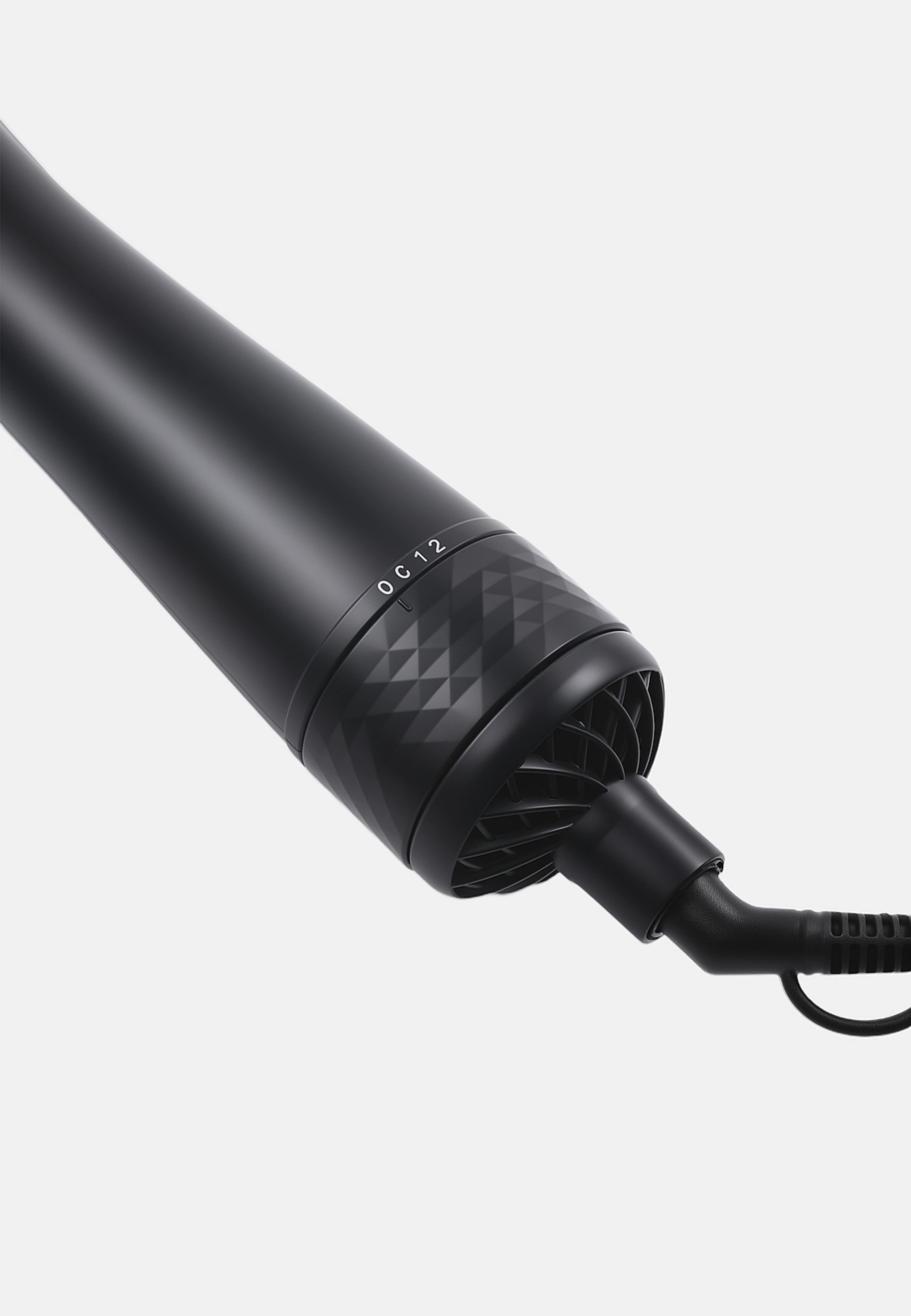 Hot Air Round Brush, från v.o.p, i färgen Black. Klicka för att öppna bilden i stort format