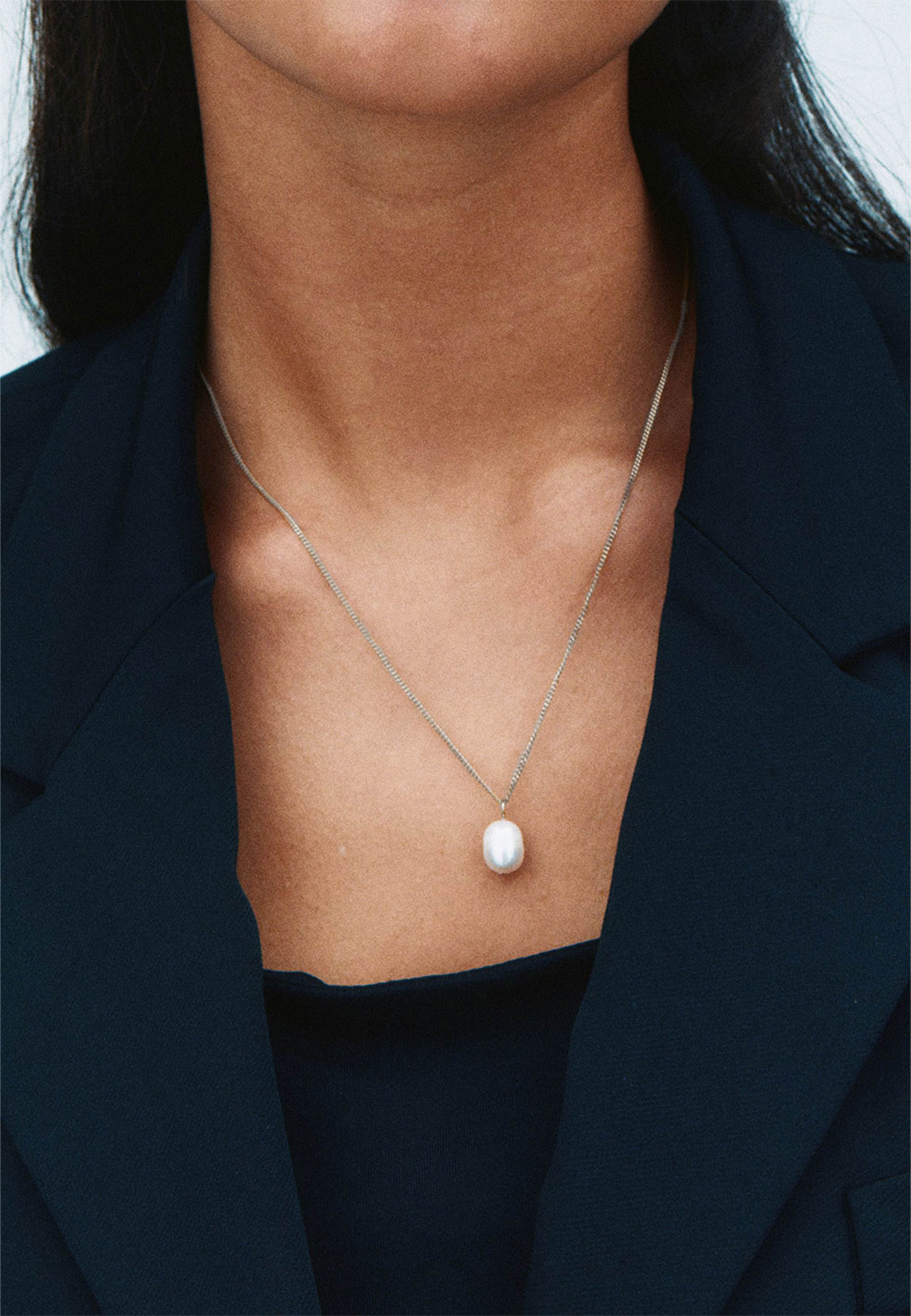 Perla Necklace L Steel, från Edblad, i färgen Steel. Klicka för att öppna bilden i stort format