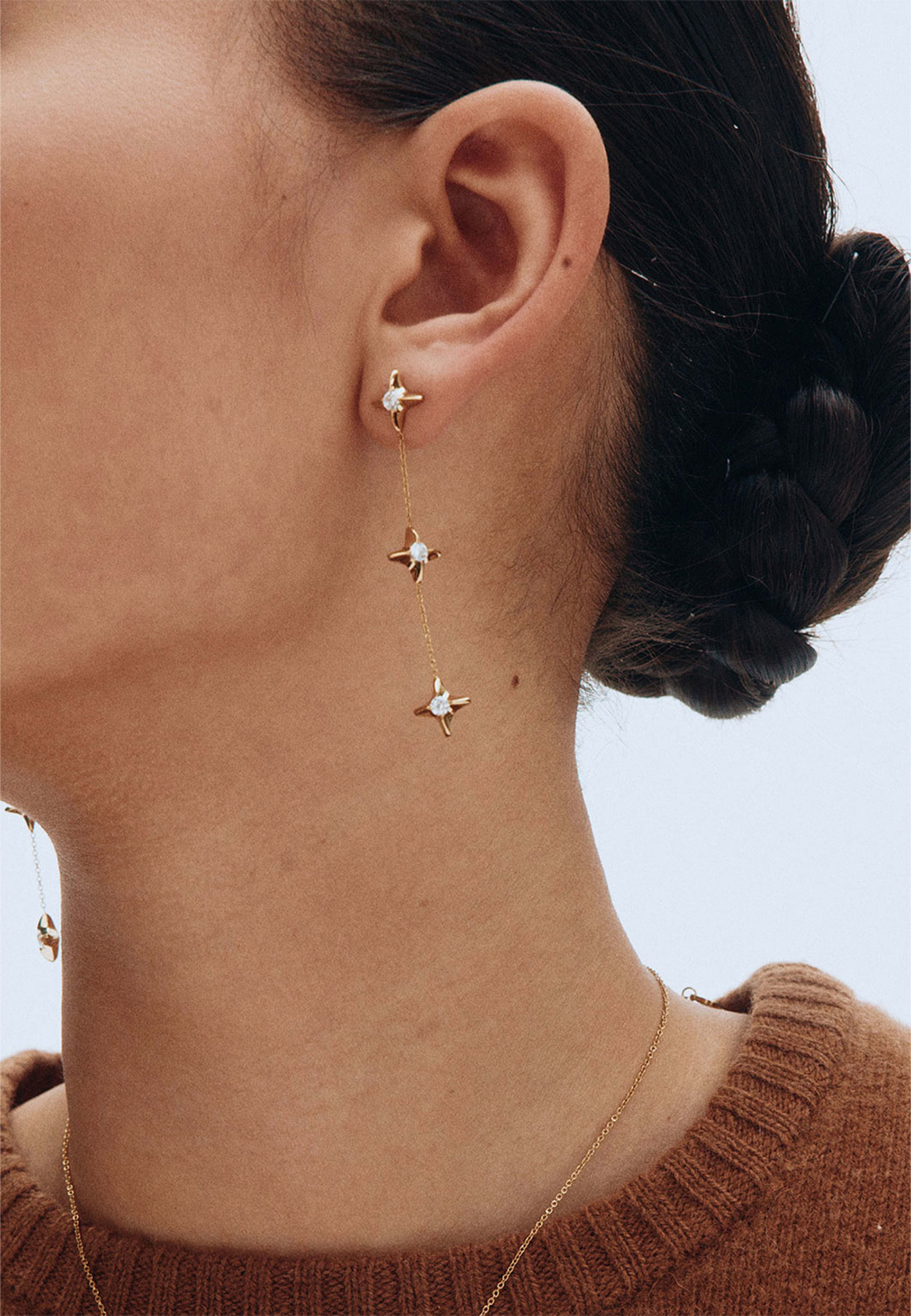 Stellar Earrings Gold, från Edblad, i färgen Gold. Klicka för att öppna bilden i stort format