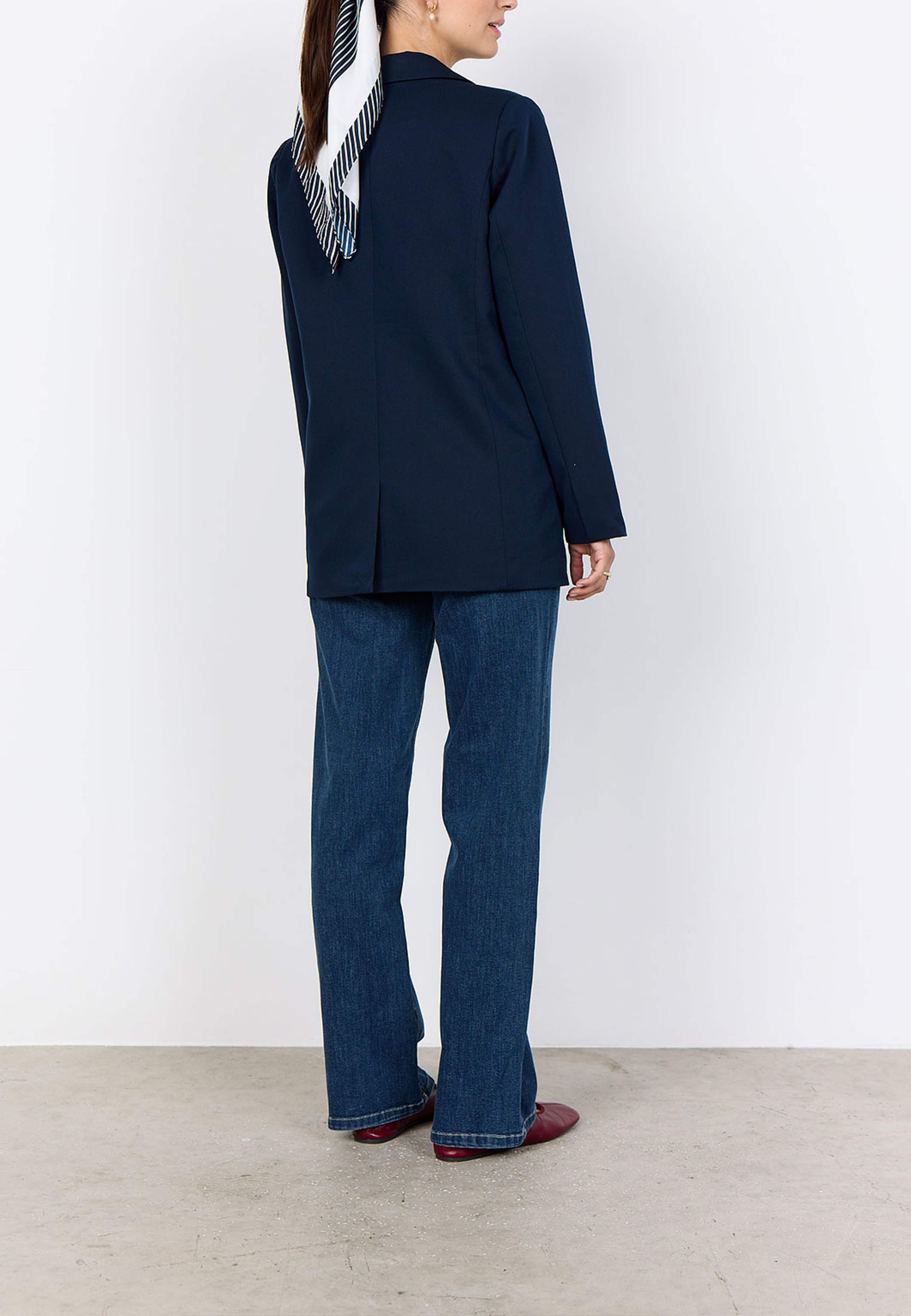 Sc-Beth 2 Jacket, från Soyaconcept, i färgen Navy. Klicka för att öppna bilden i stort format