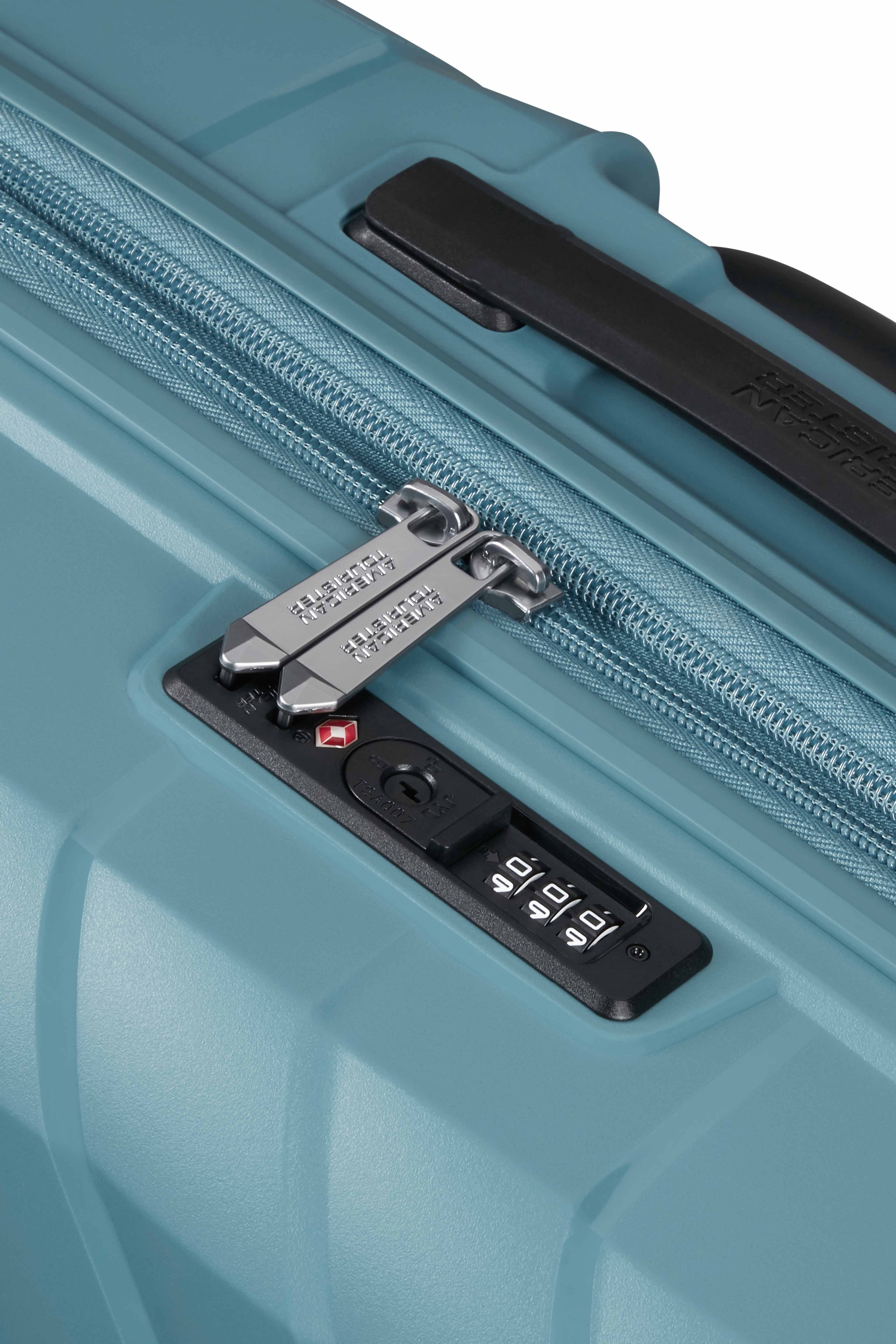 Resväska 67 cm Flytwist, från American Tourister, i färgen Storm Blue. Klicka för att öppna bilden i stort format