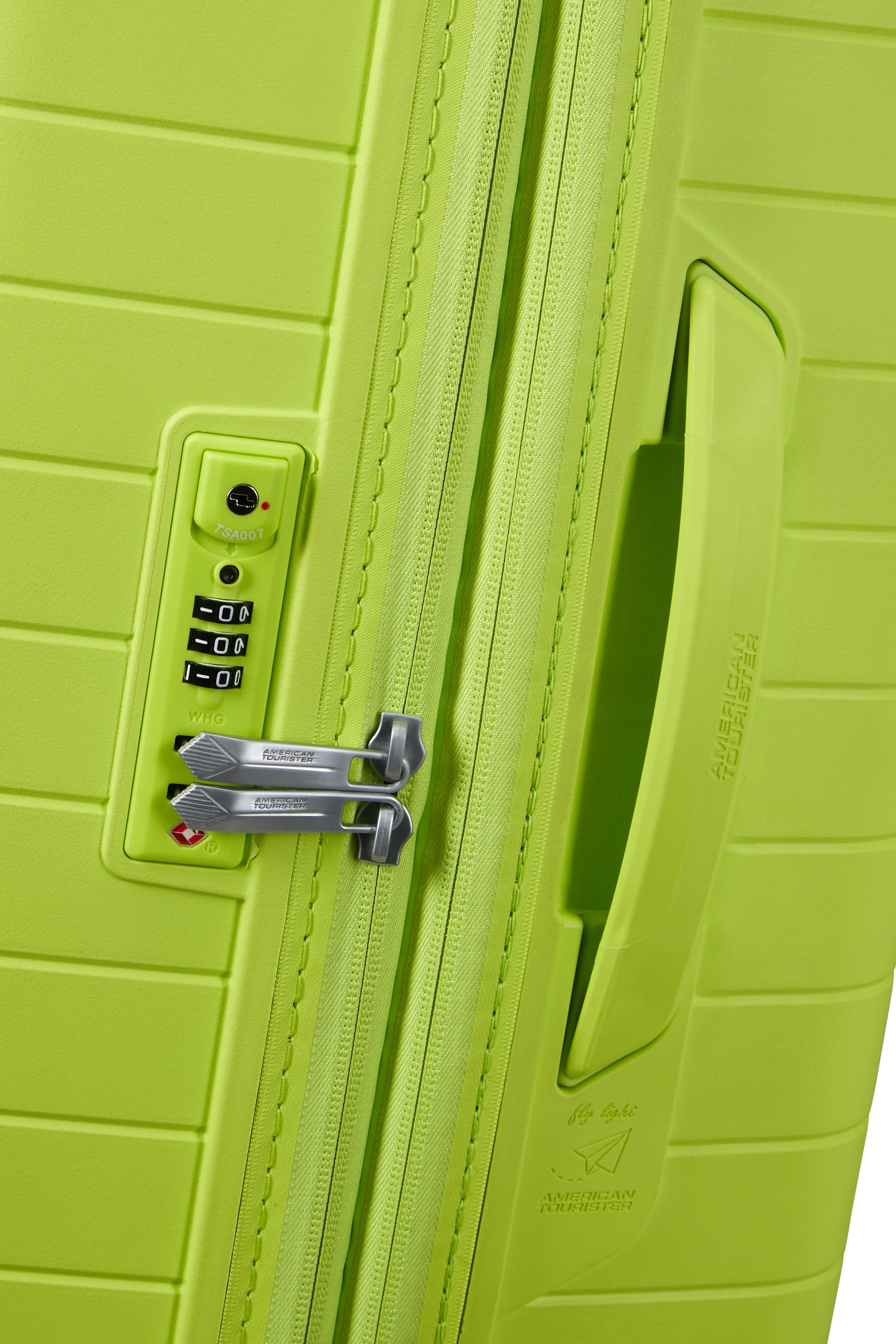 Resväska 77 cm Fast Forward, från American Tourister, i färgen Neon Lime. Klicka för att öppna bilden i stort format