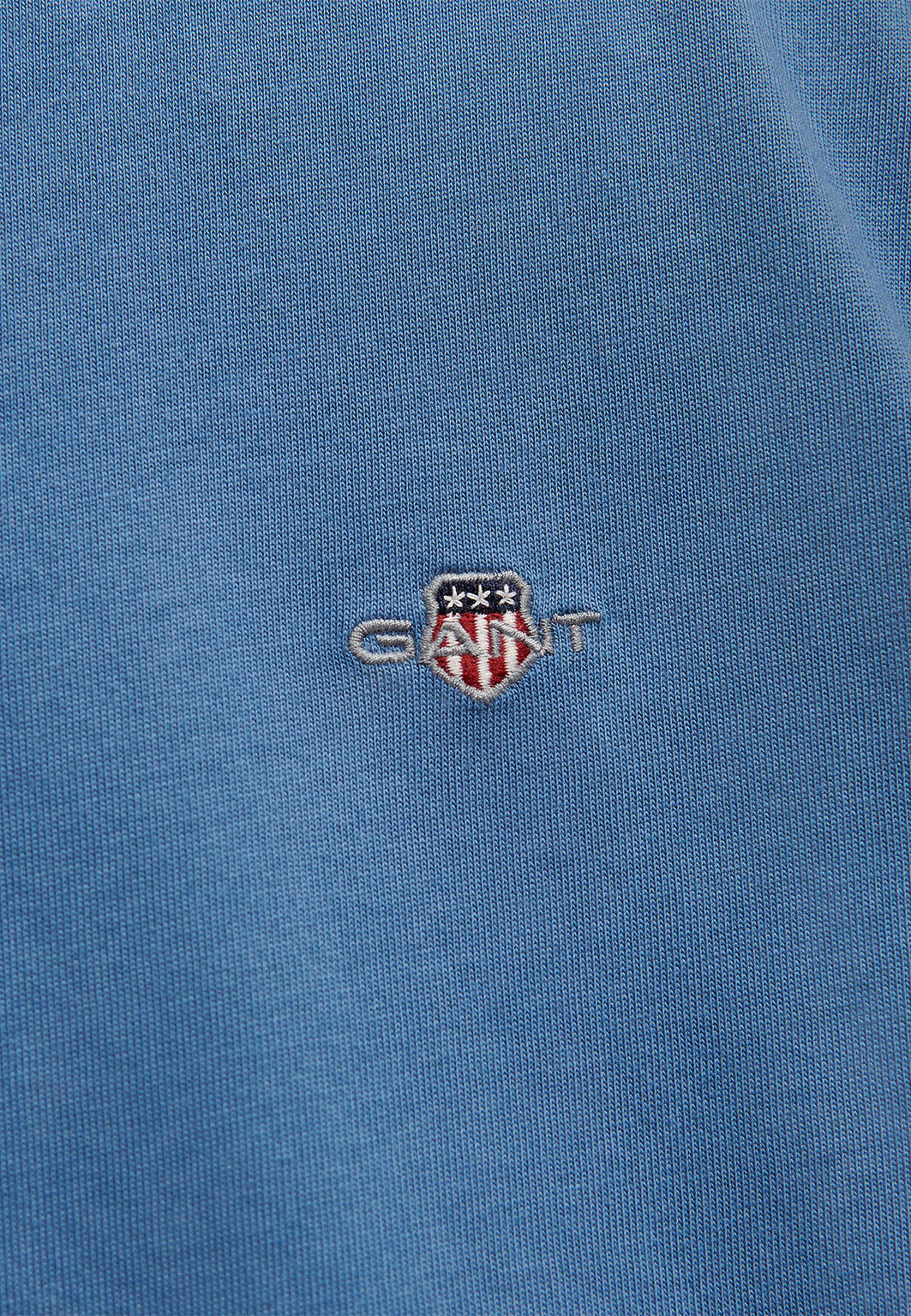 Shield SS T-Shirt, från GANT, i färgen Salty Sea. Klicka för att öppna bilden i stort format