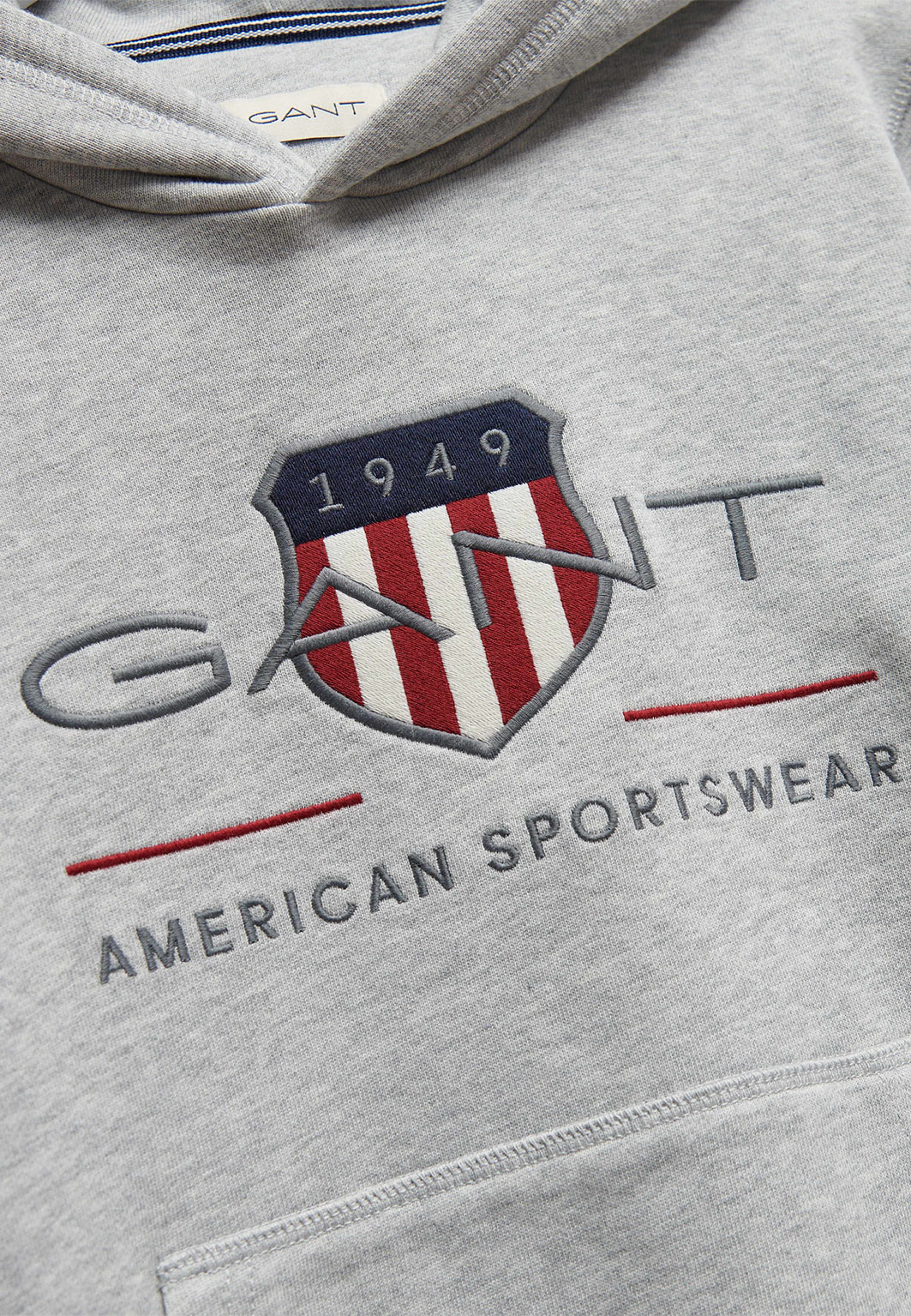 Archive Shield Hoodie, från GANT, i färgen Grey Melange. Klicka för att öppna bilden i stort format