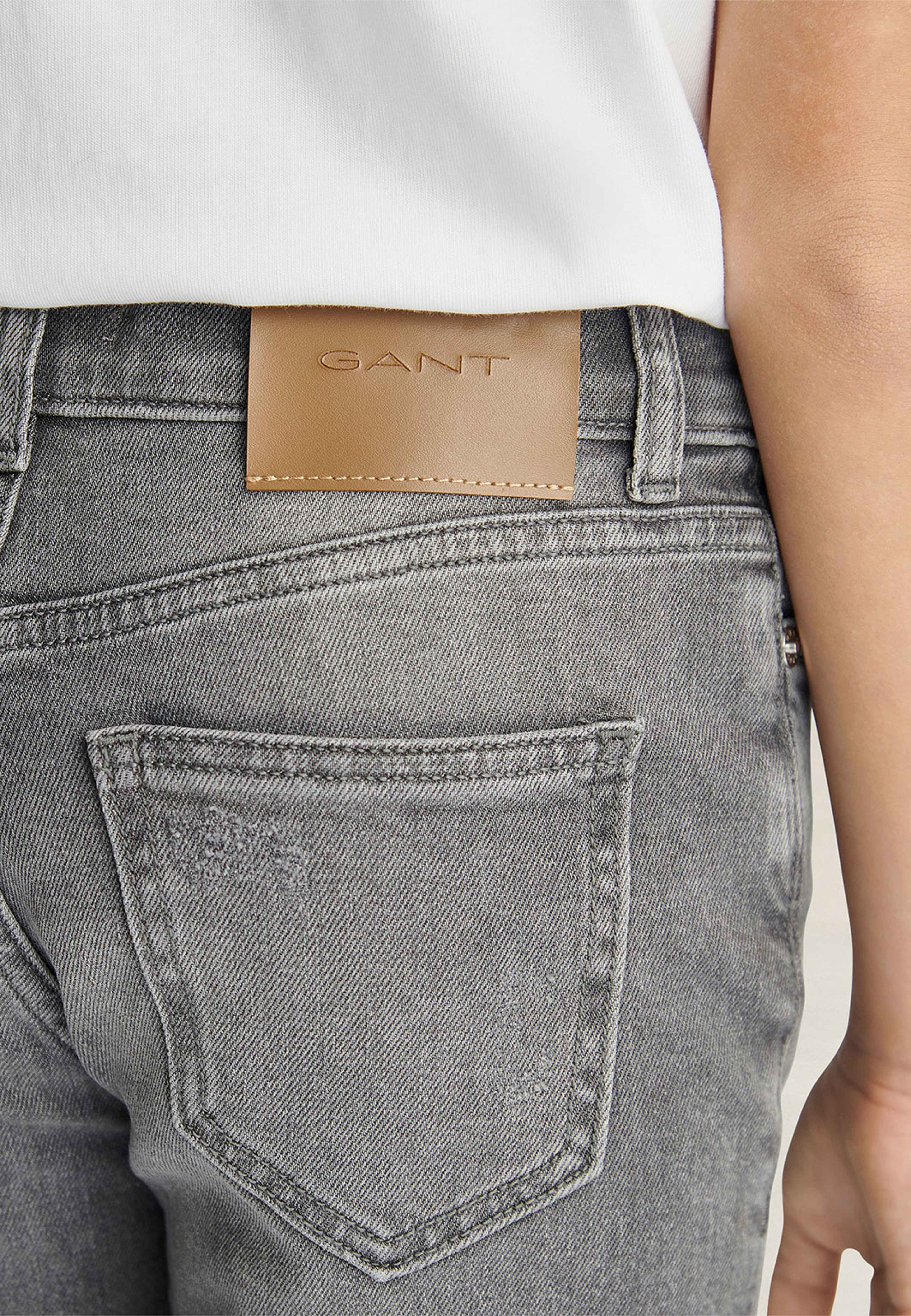 Gant Straight Fit Jean, från GANT, i färgen Light Grey Wash. Klicka för att öppna bilden i stort format