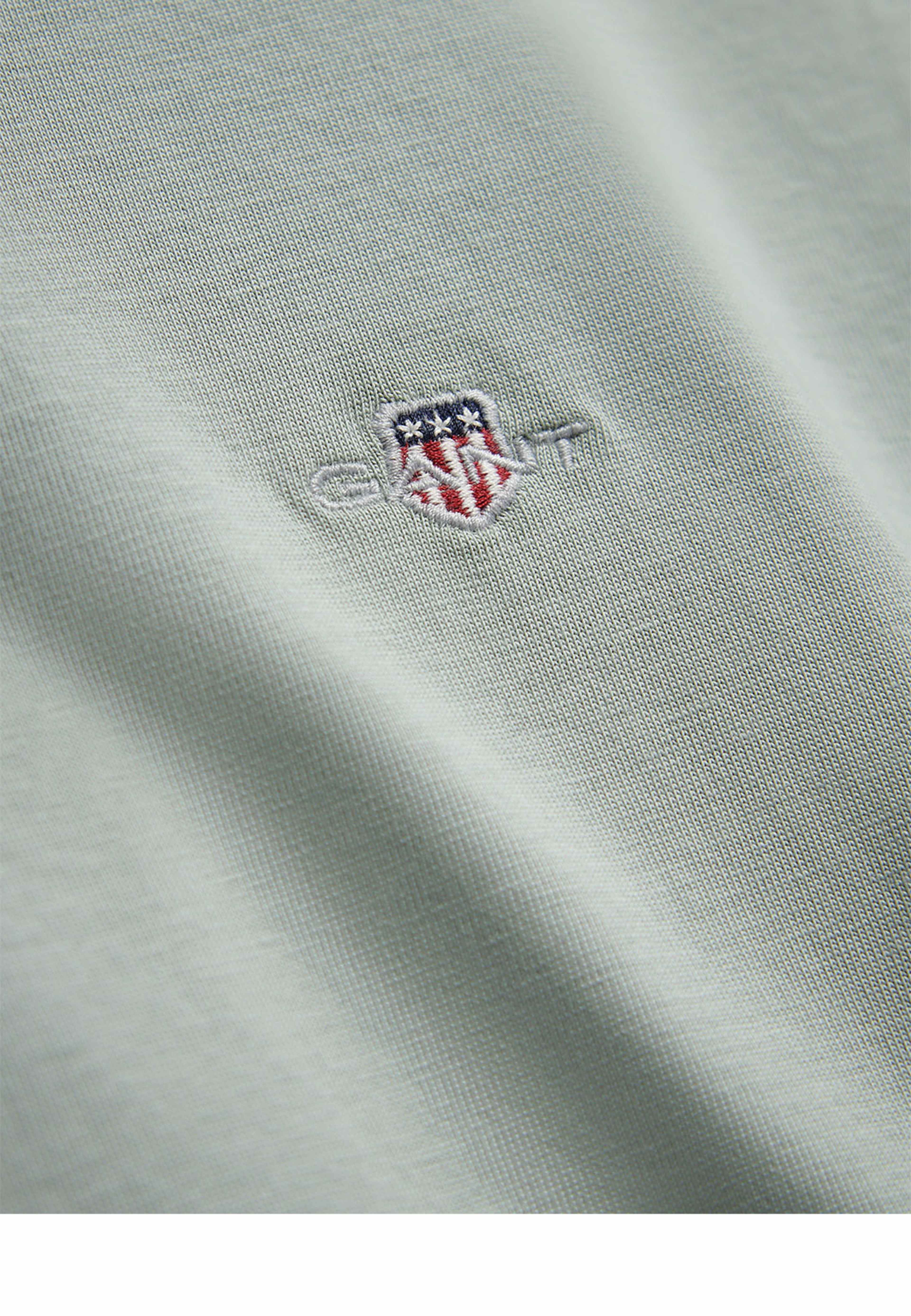 Shield SS T-Shirt, från GANT, i färgen Ceramic Grey. Klicka för att öppna bilden i stort format