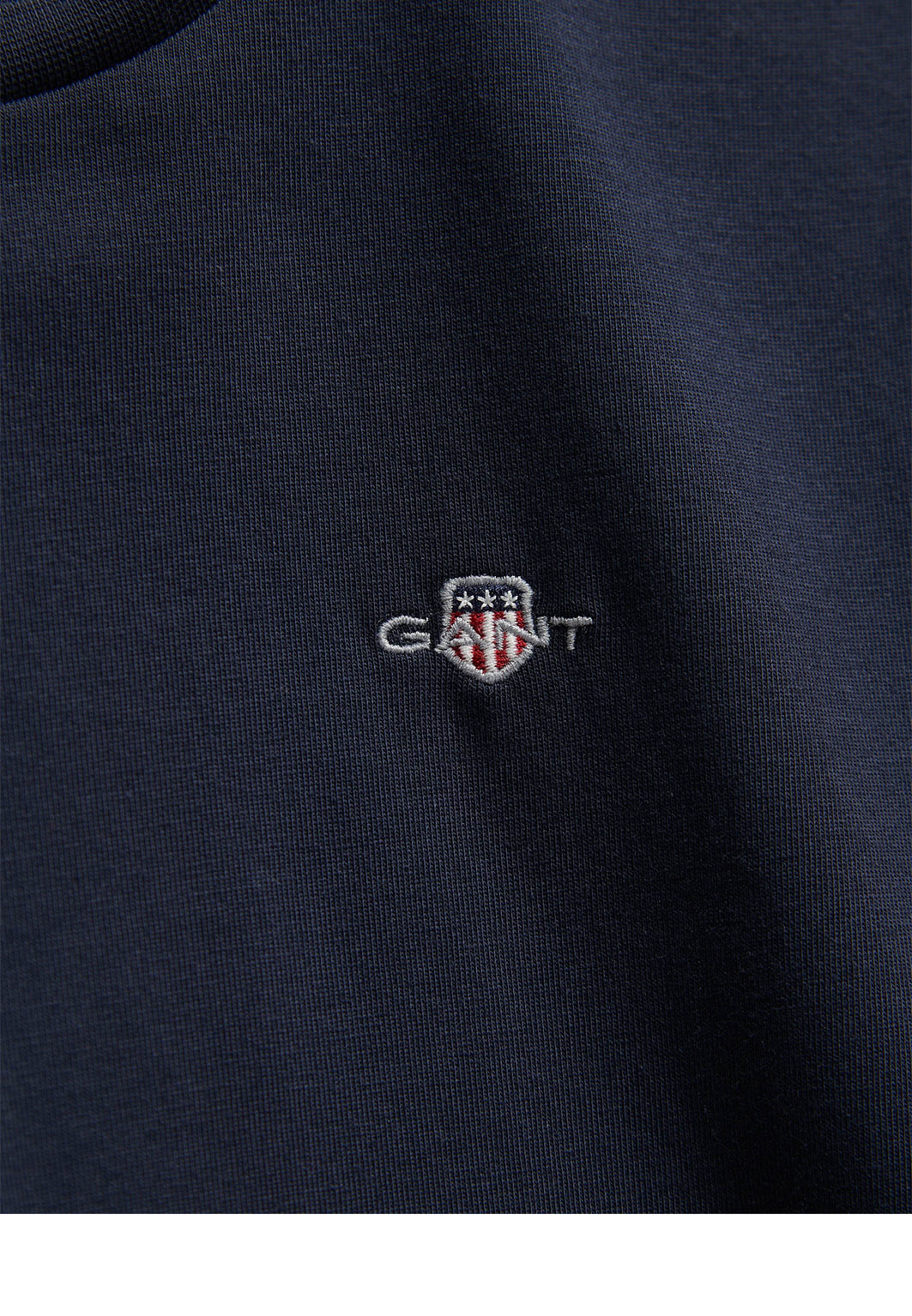 Shield SS T-Shirt, från GANT, i färgen Evening Blue. Klicka för att öppna bilden i stort format