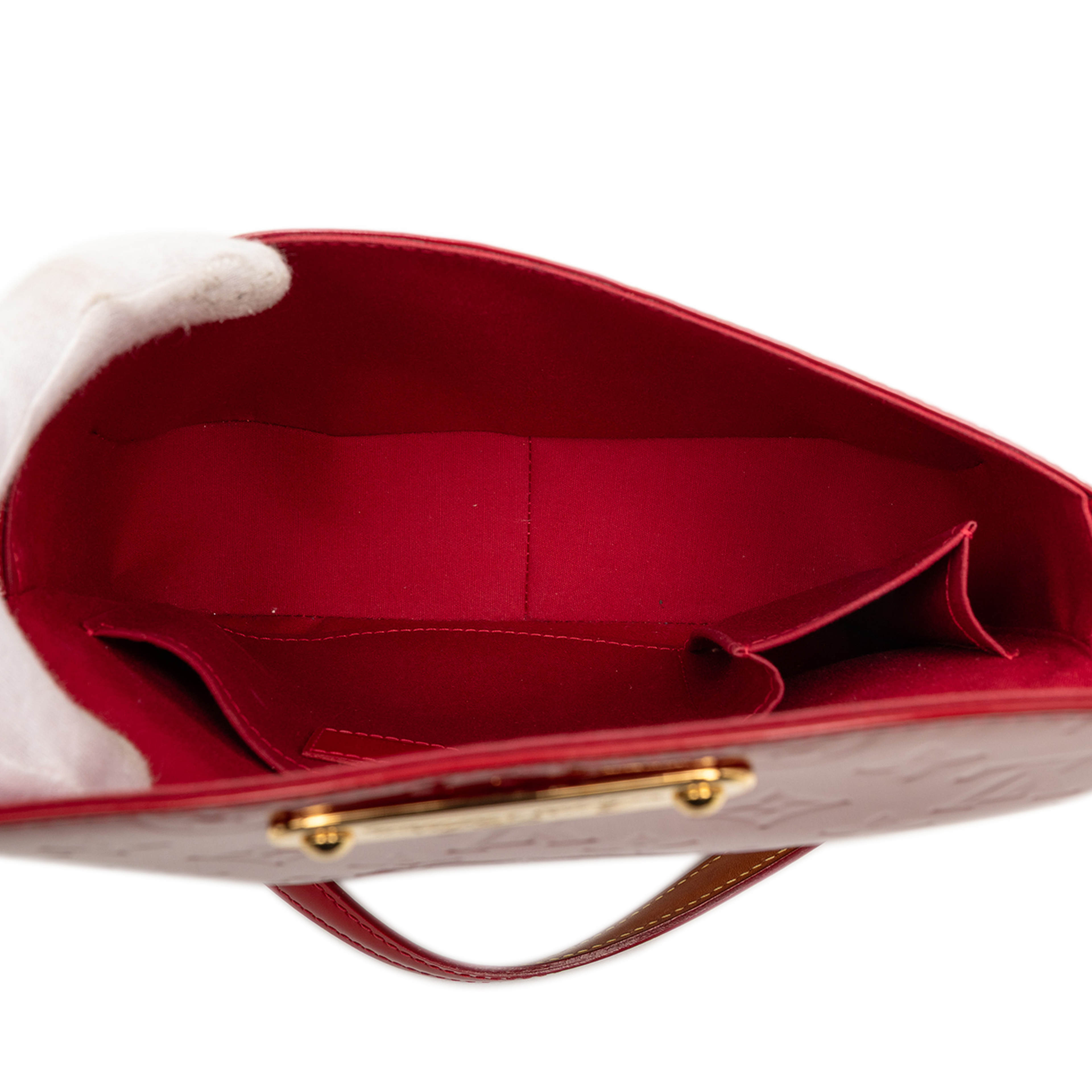 Louis Vuitton Monogram Vernis Rodeo Drive, från Luxclusif, i färgen red. Klicka för att öppna bilden i stort format