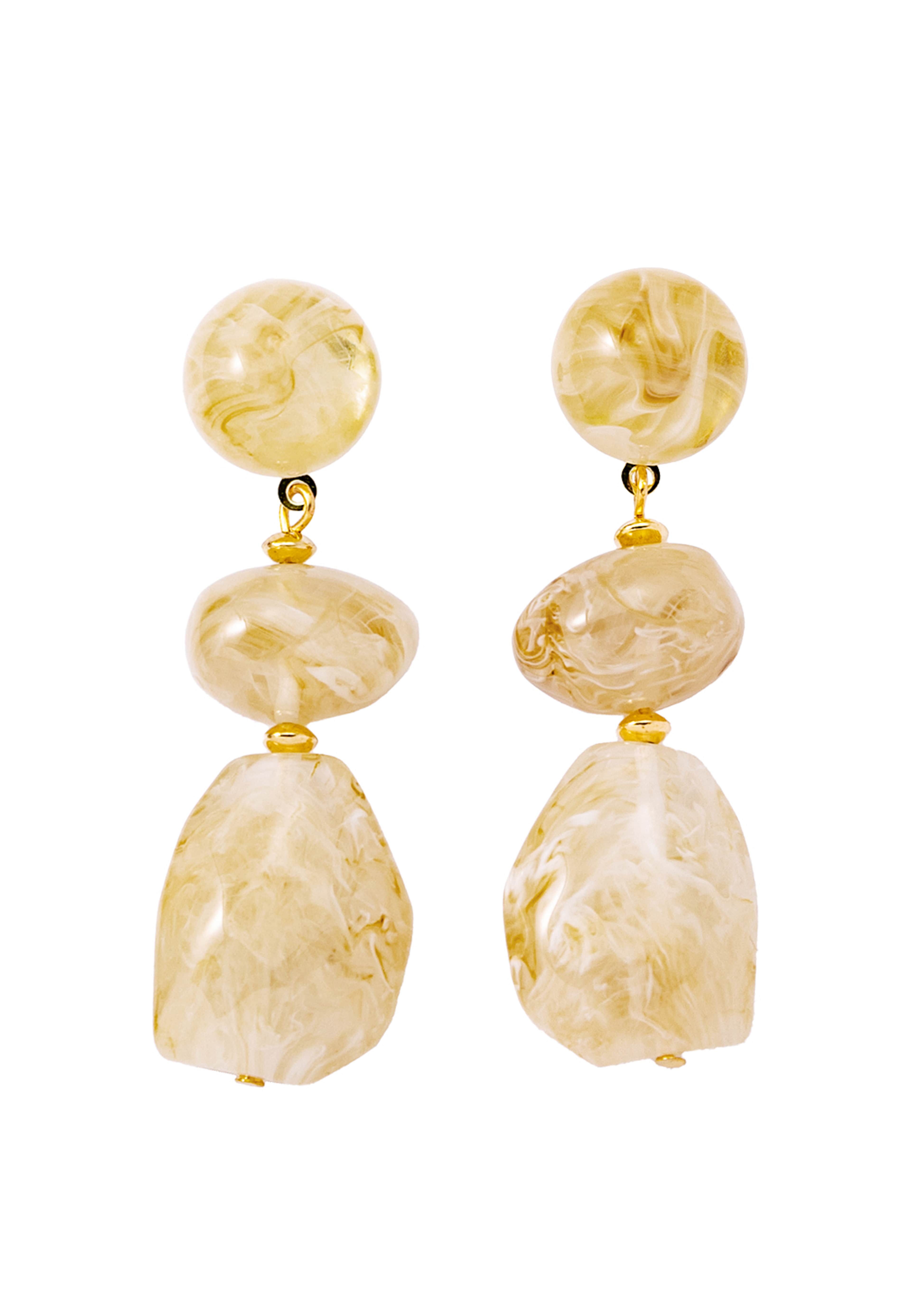 Örhängen LUNA, från Appear, i färgen Cream. Klicka för att öppna bilden i stort format