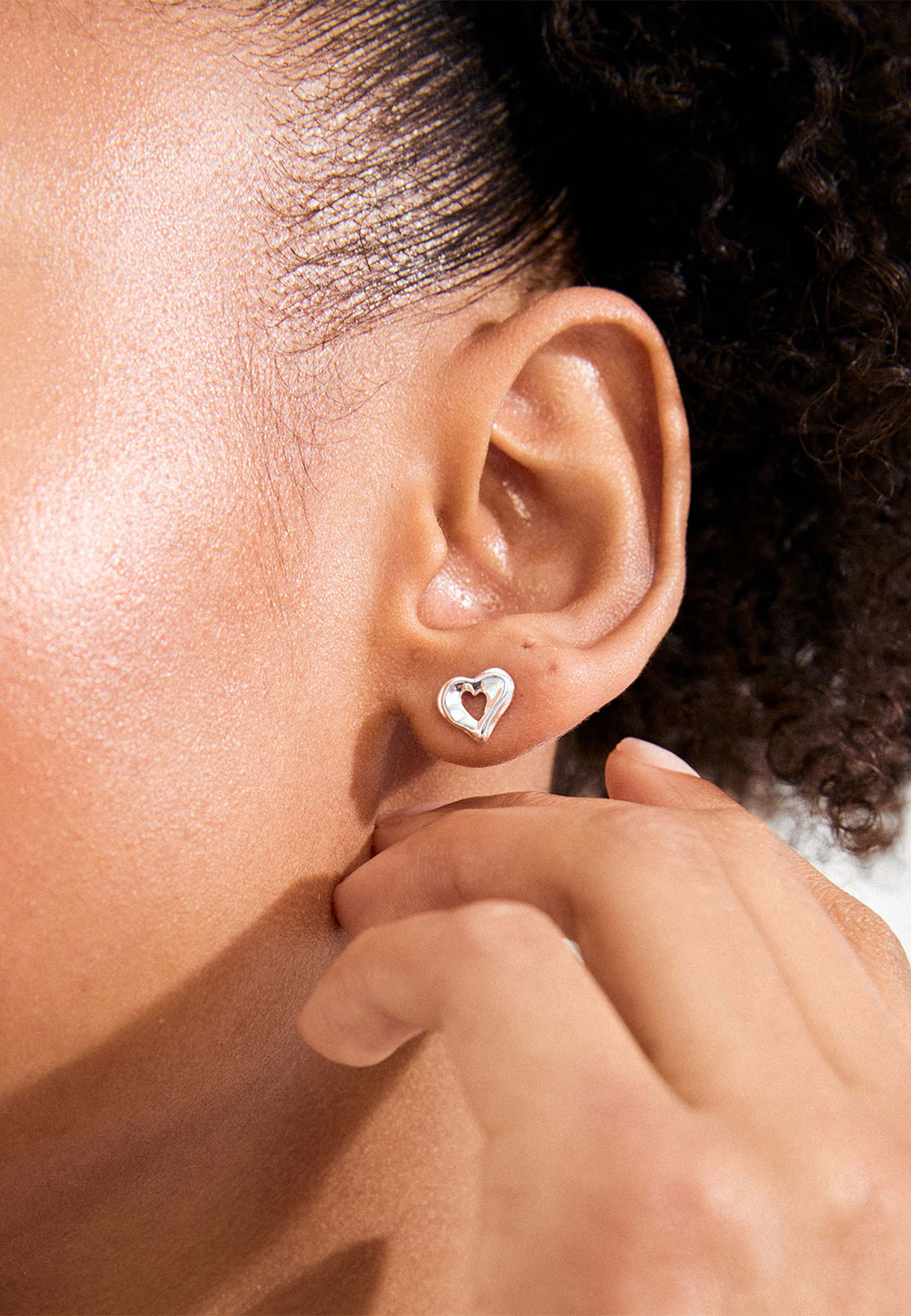 IRIS earrings silver-plated, från Pilgrim, i färgen Silver Plated. Klicka för att öppna bilden i stort format