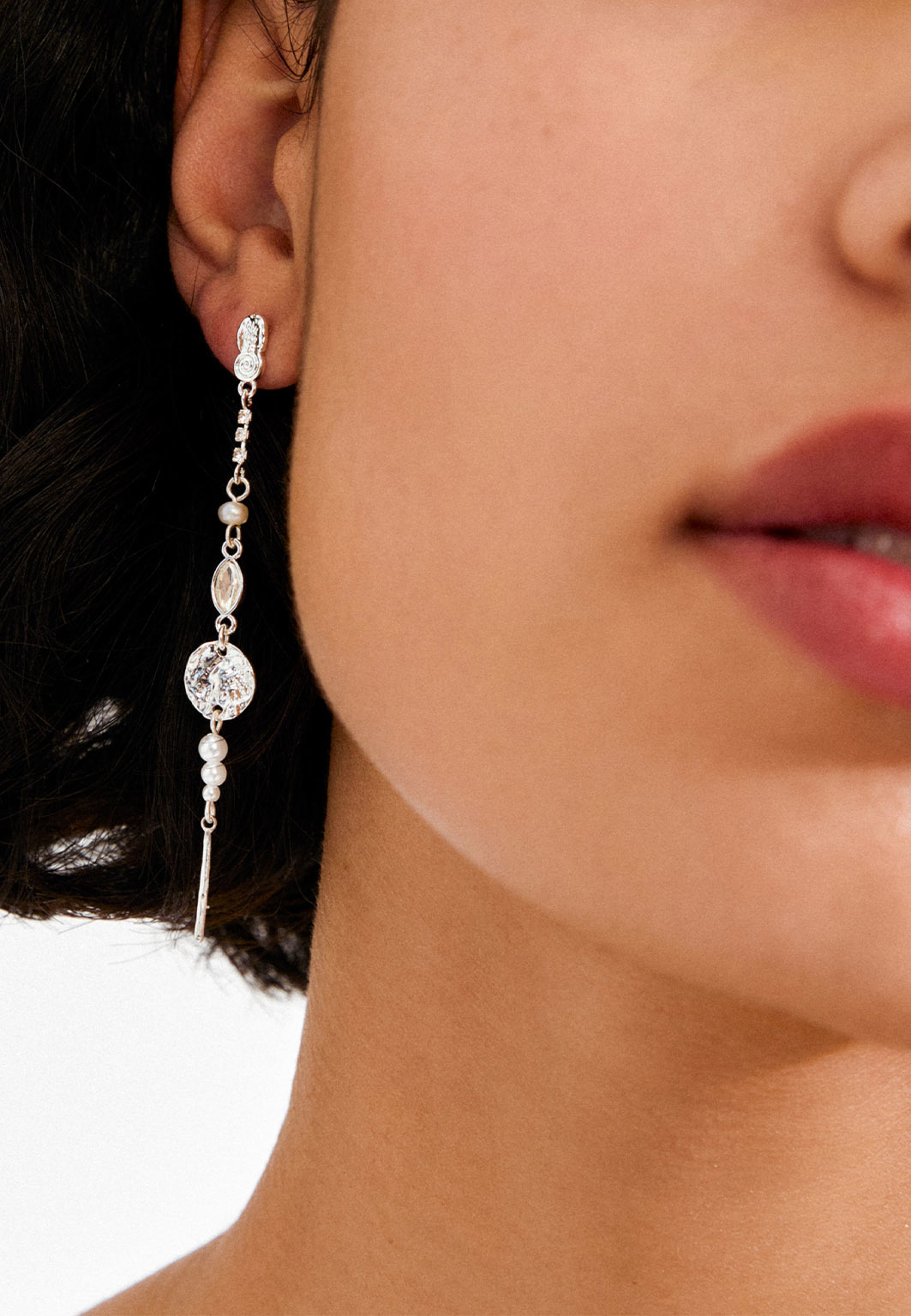 FIRE earrings silver-plated, från Pilgrim, i färgen Silver Plated. Klicka för att öppna bilden i stort format