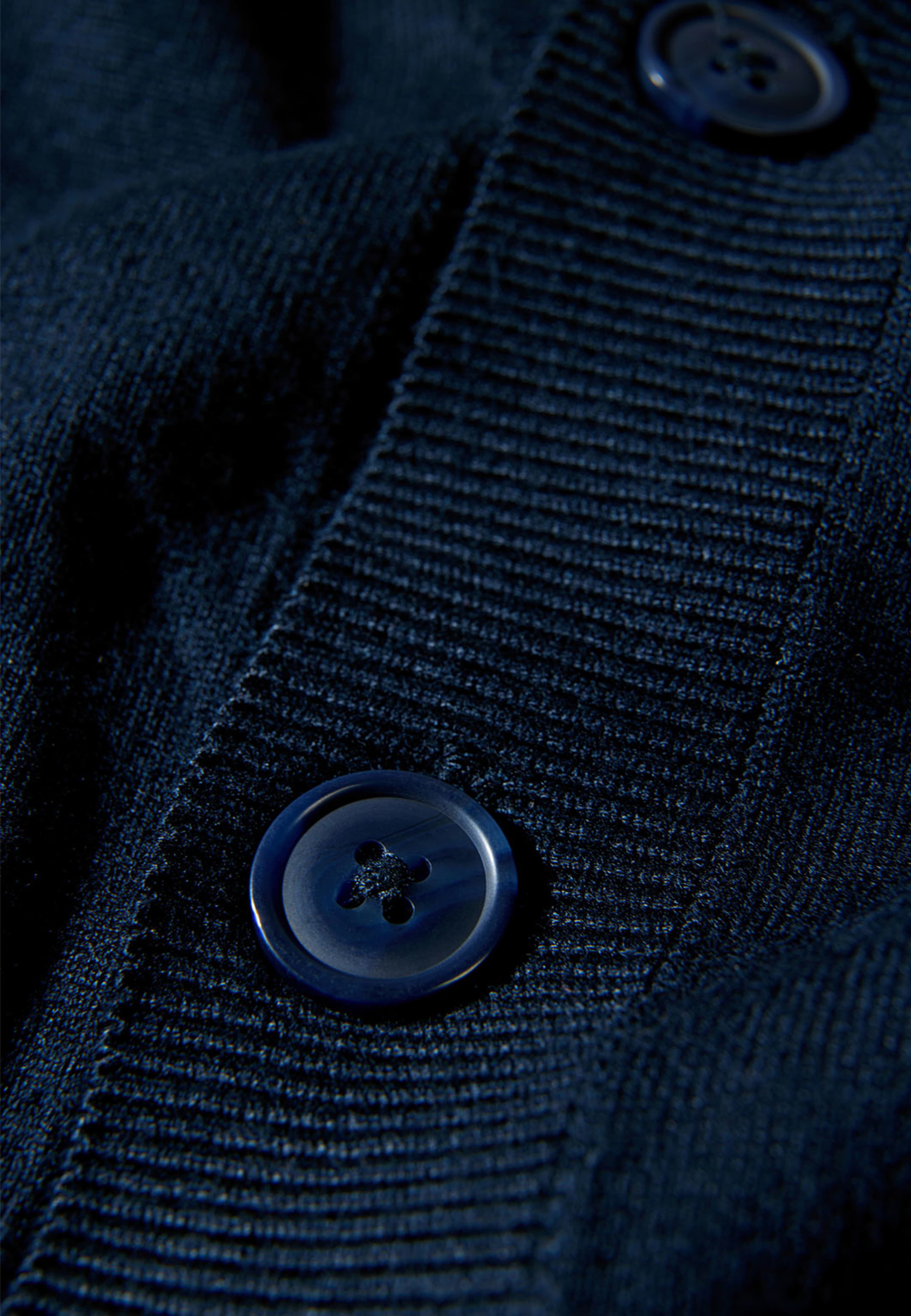 Ecovero v-neck button cardigan Knit, från Lindbergh, i färgen Navy. Klicka för att öppna bilden i stort format