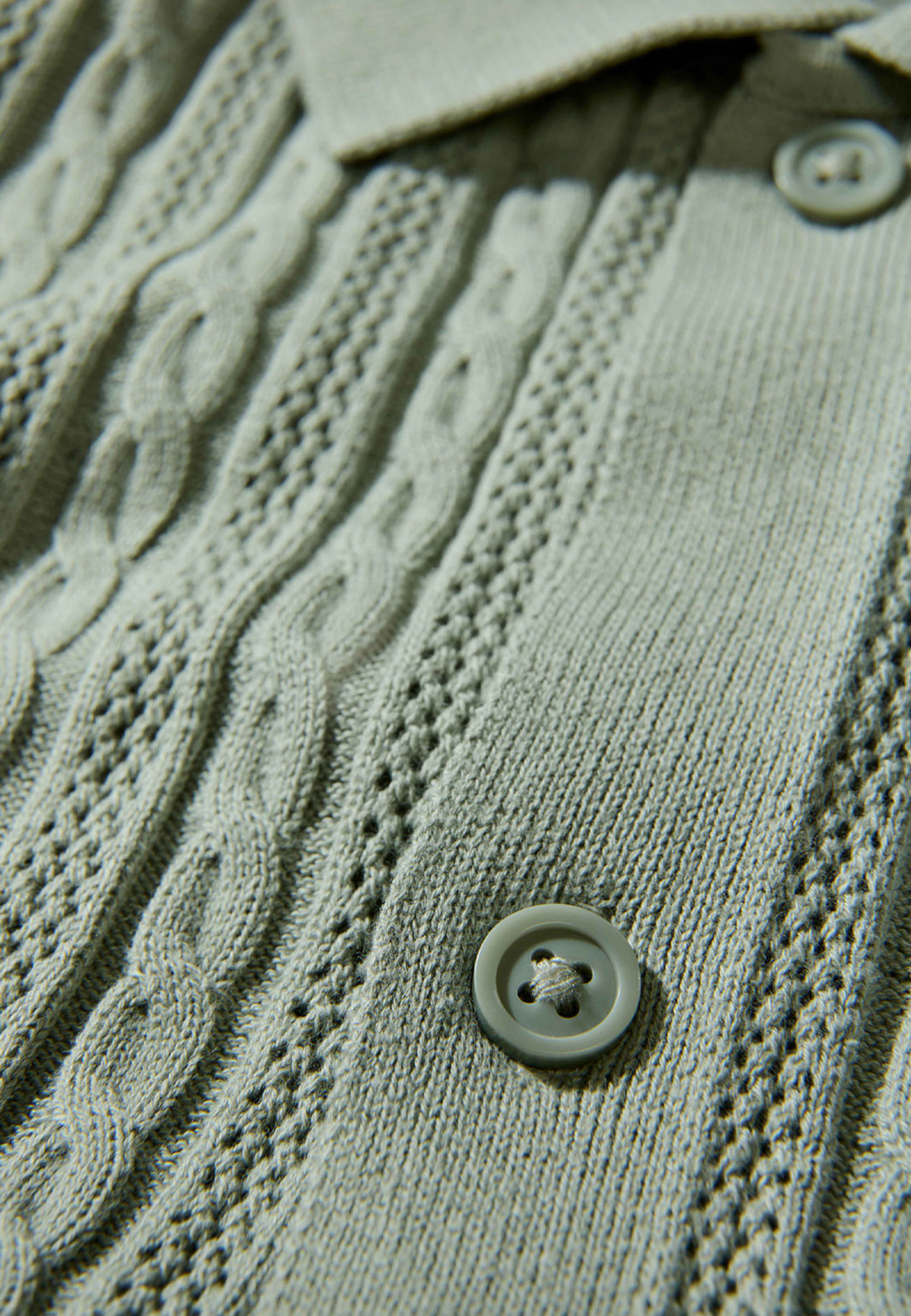 Knitted Cable Cardigan, från Lindbergh, i färgen Sage Green. Klicka för att öppna bilden i stort format