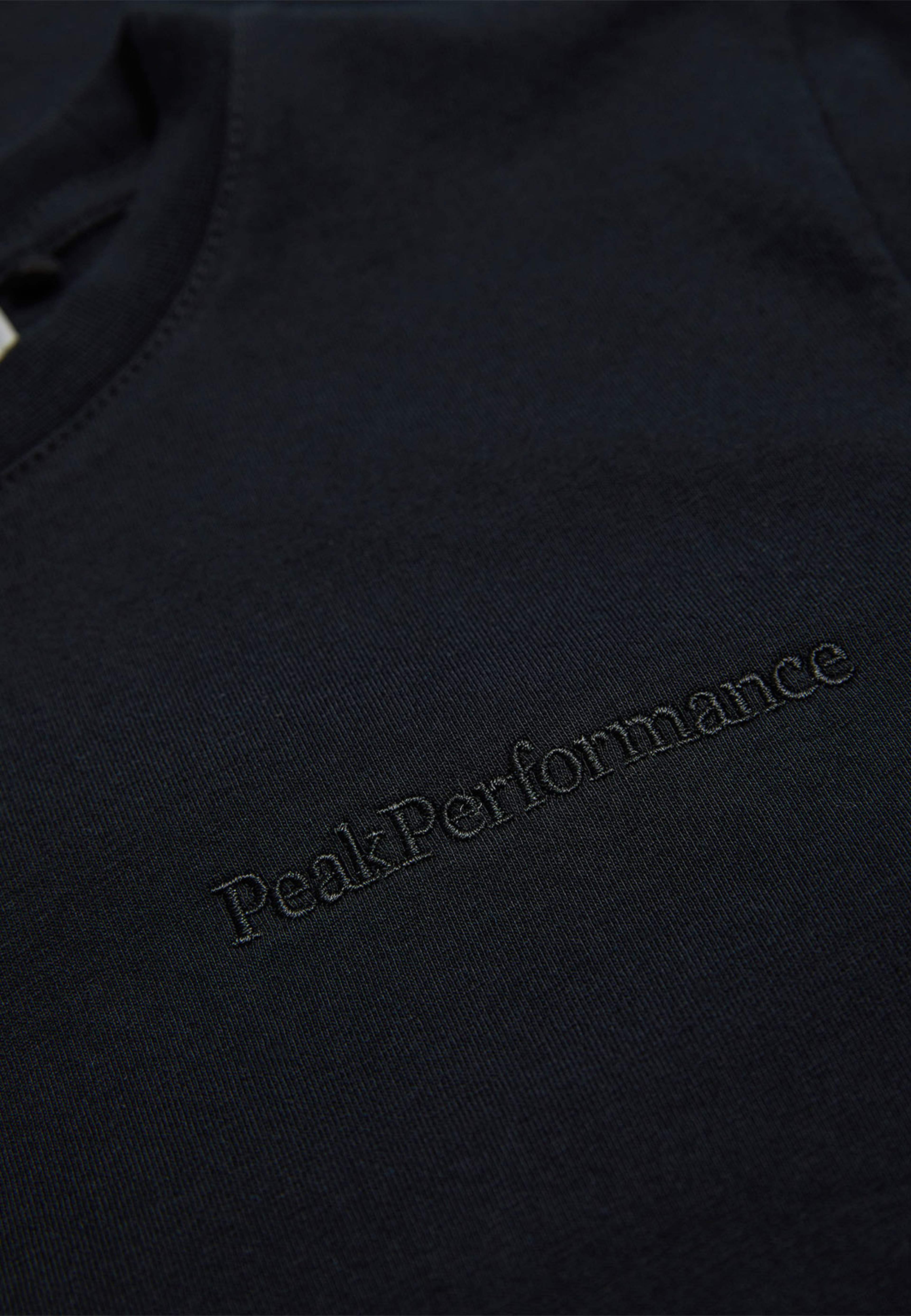 Jr Original Small Logo Tee, från Peak Performance, i färgen Black. Klicka för att öppna bilden i stort format